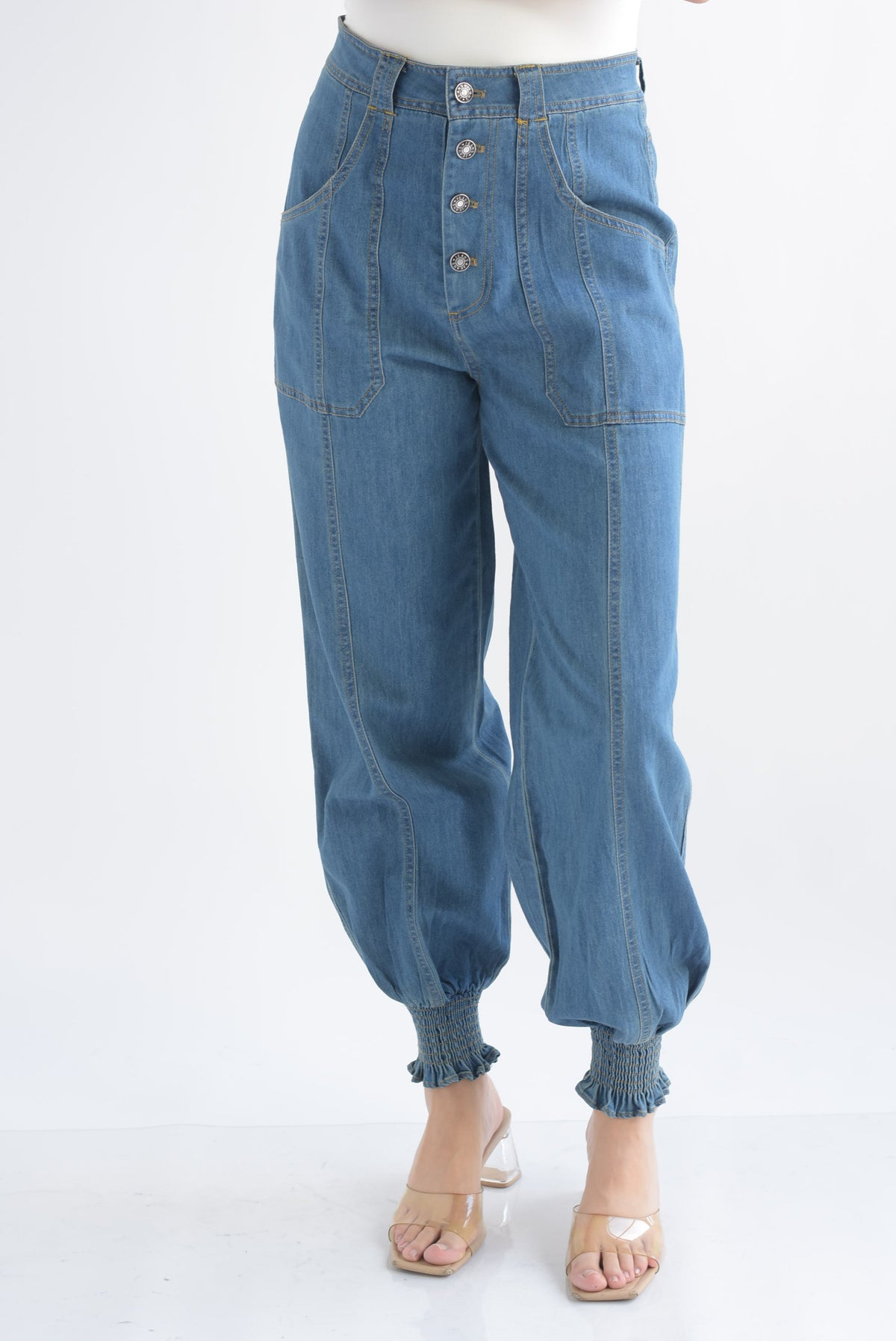 Jeans globo botones tobillo elástico