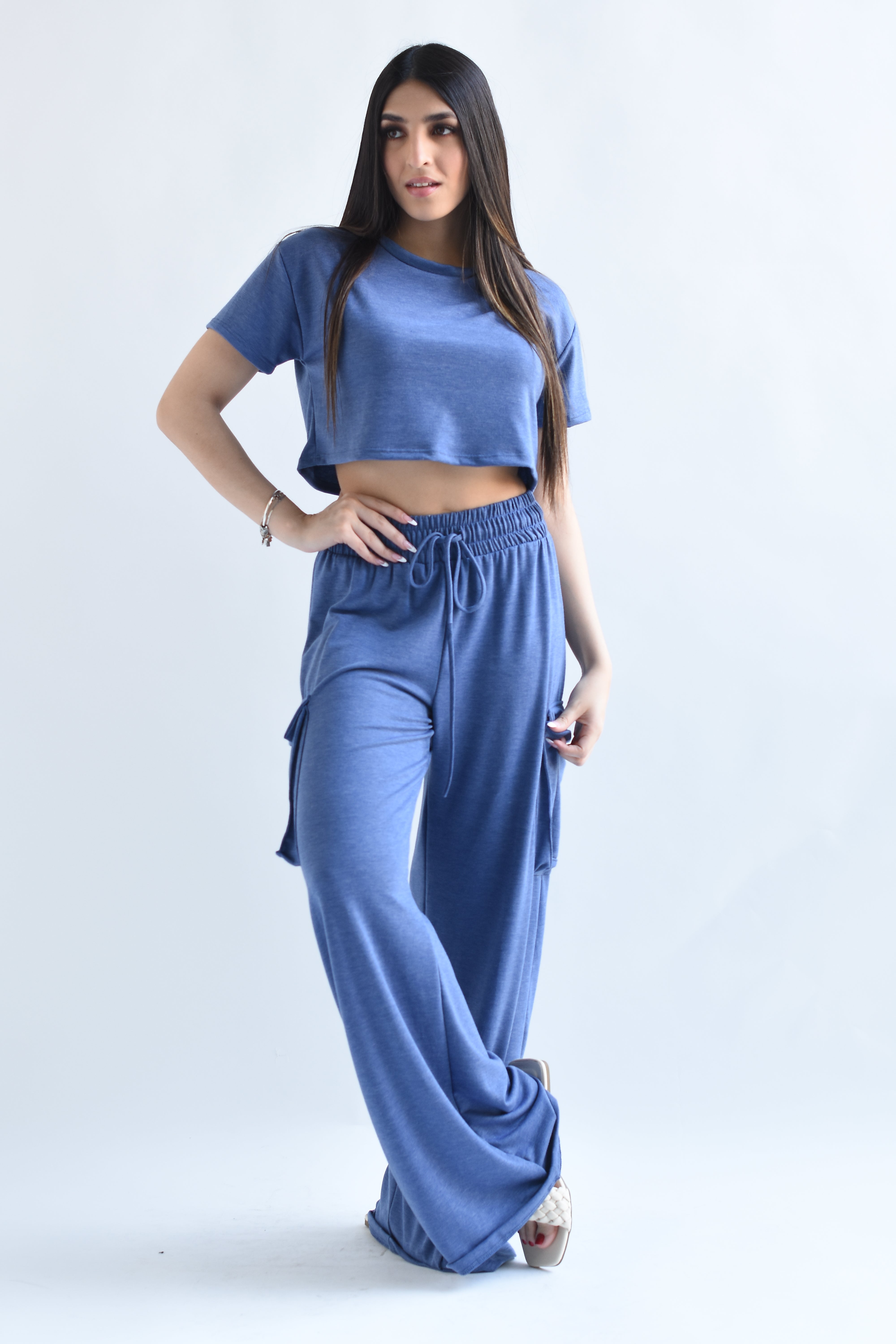 Set Pantalón cargo y T-Shirt crop Azul Denim