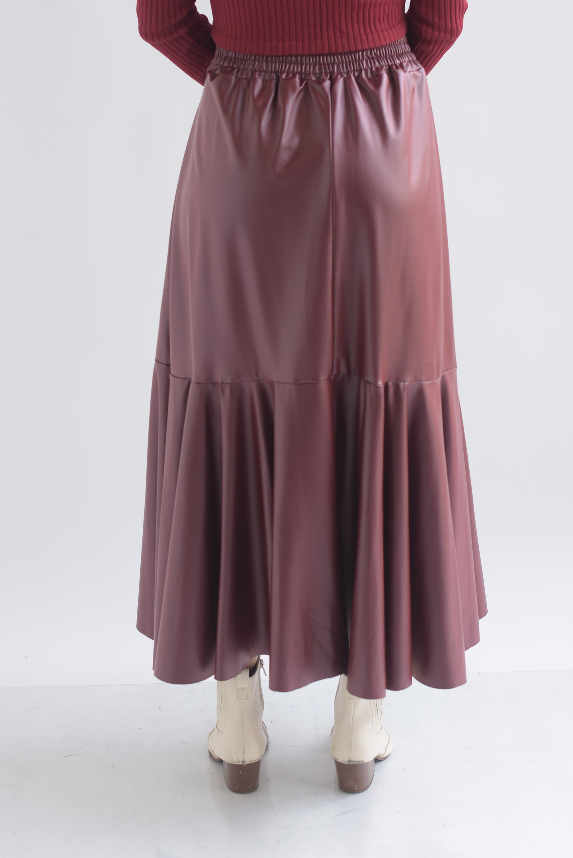 Falda vinipiel olán envolvente