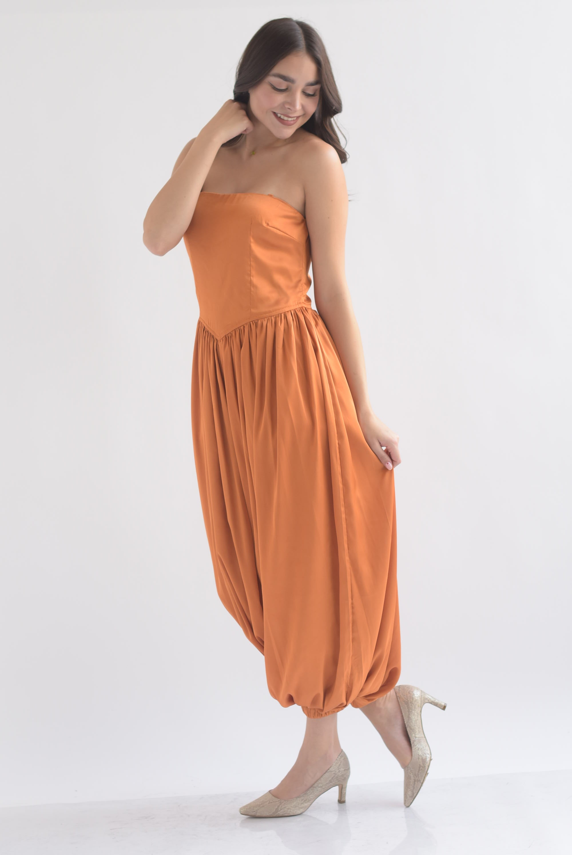 Jumpsuit globo strapless satín
