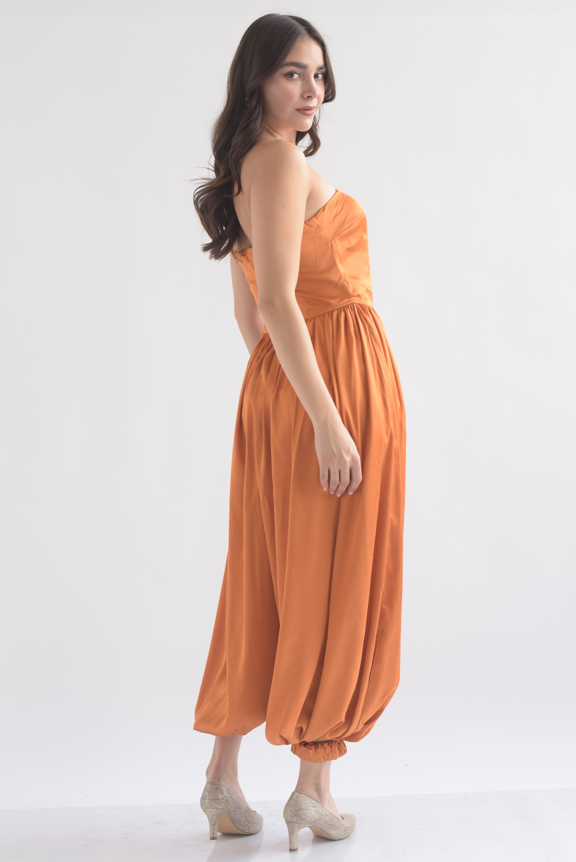 Jumpsuit globo strapless satín