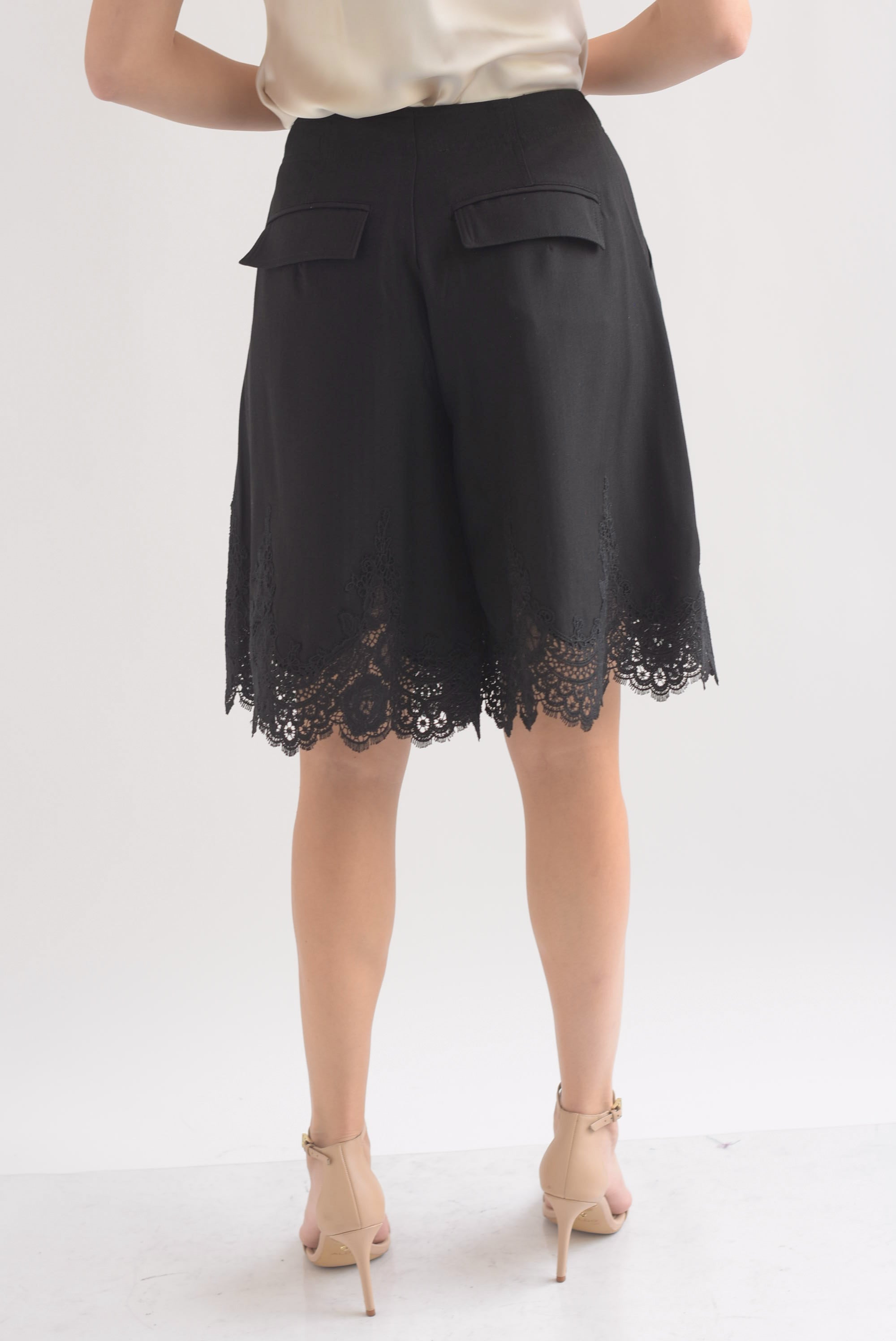 Bermuda pinzas encaje