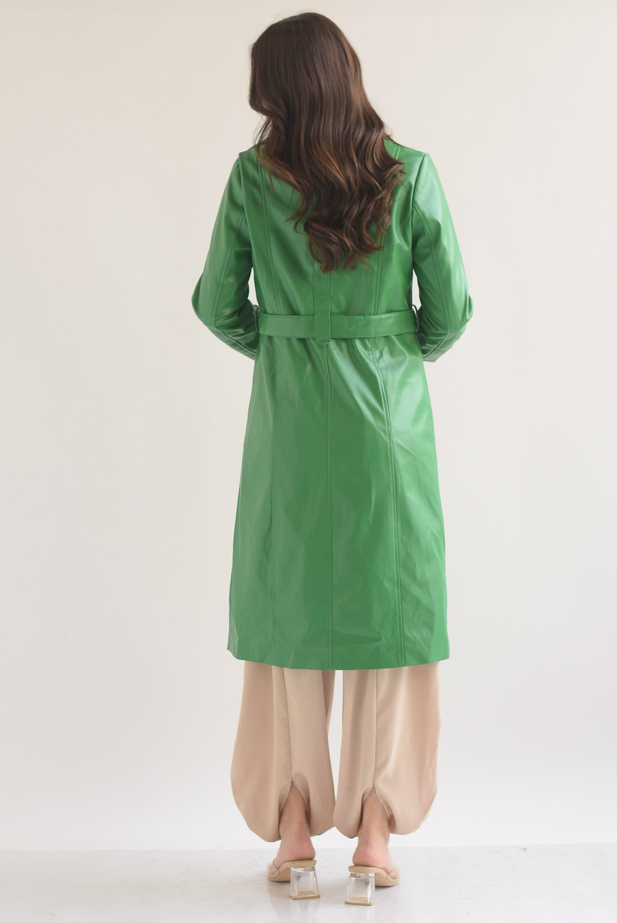 Gabardina vinipiel cuello y puños faux fur Verde