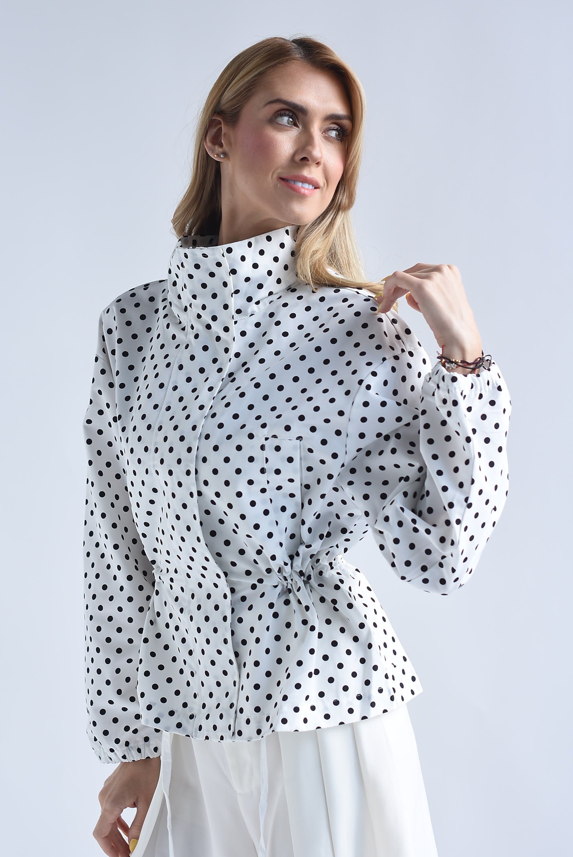 Chamarra jareta peplum polka dots