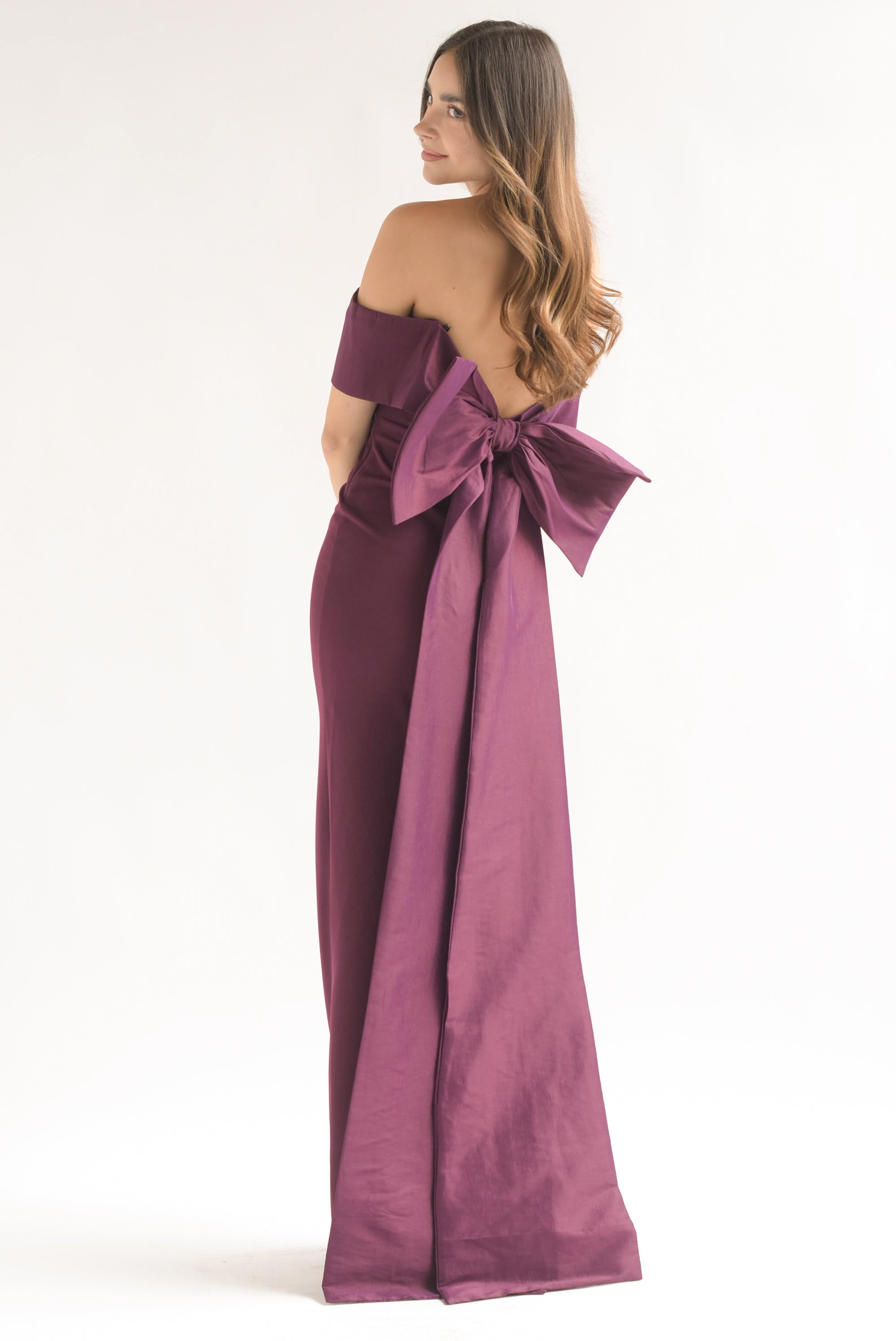 Vestido largo moño espalda Uva