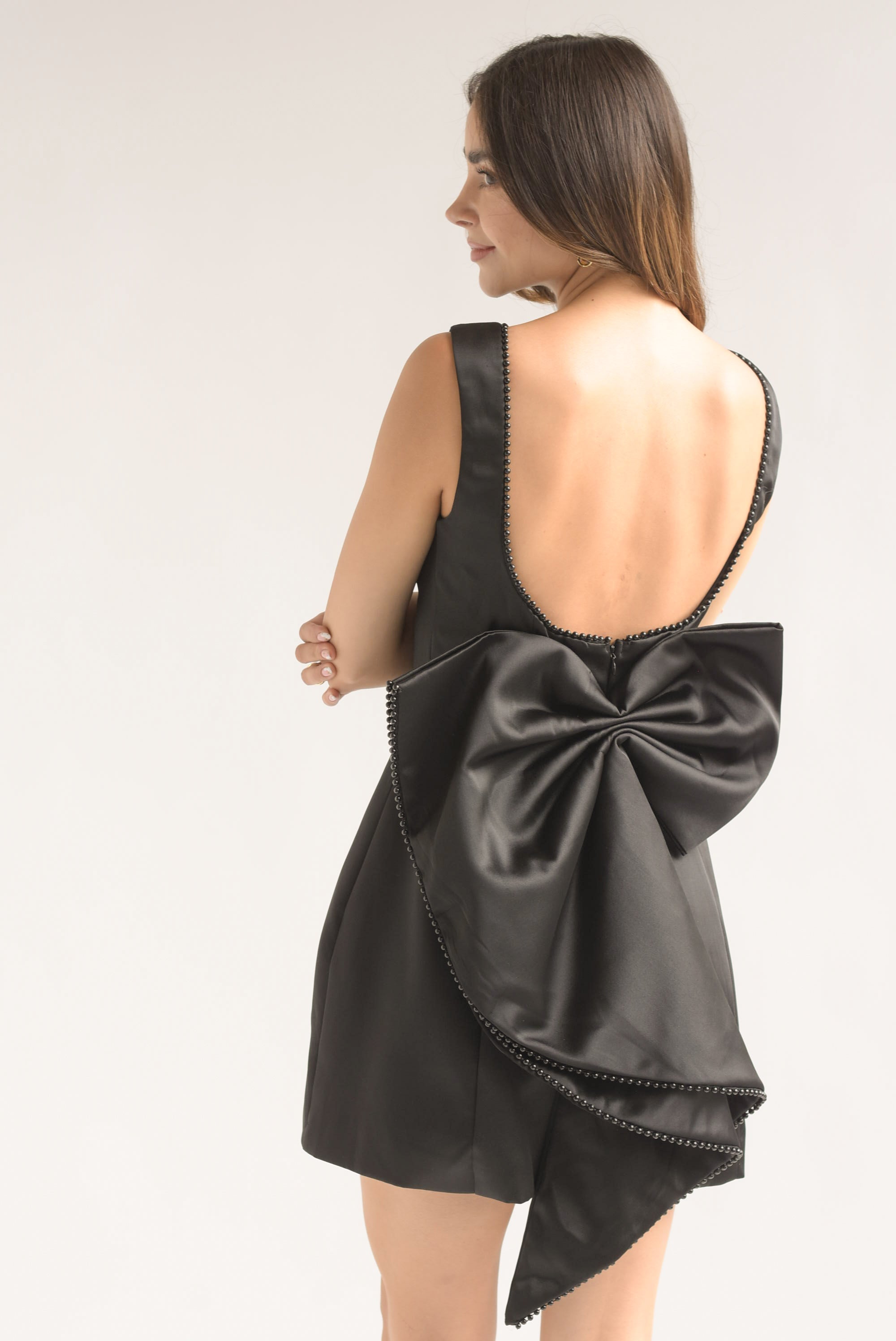 Vestido corto moño espalda Negro