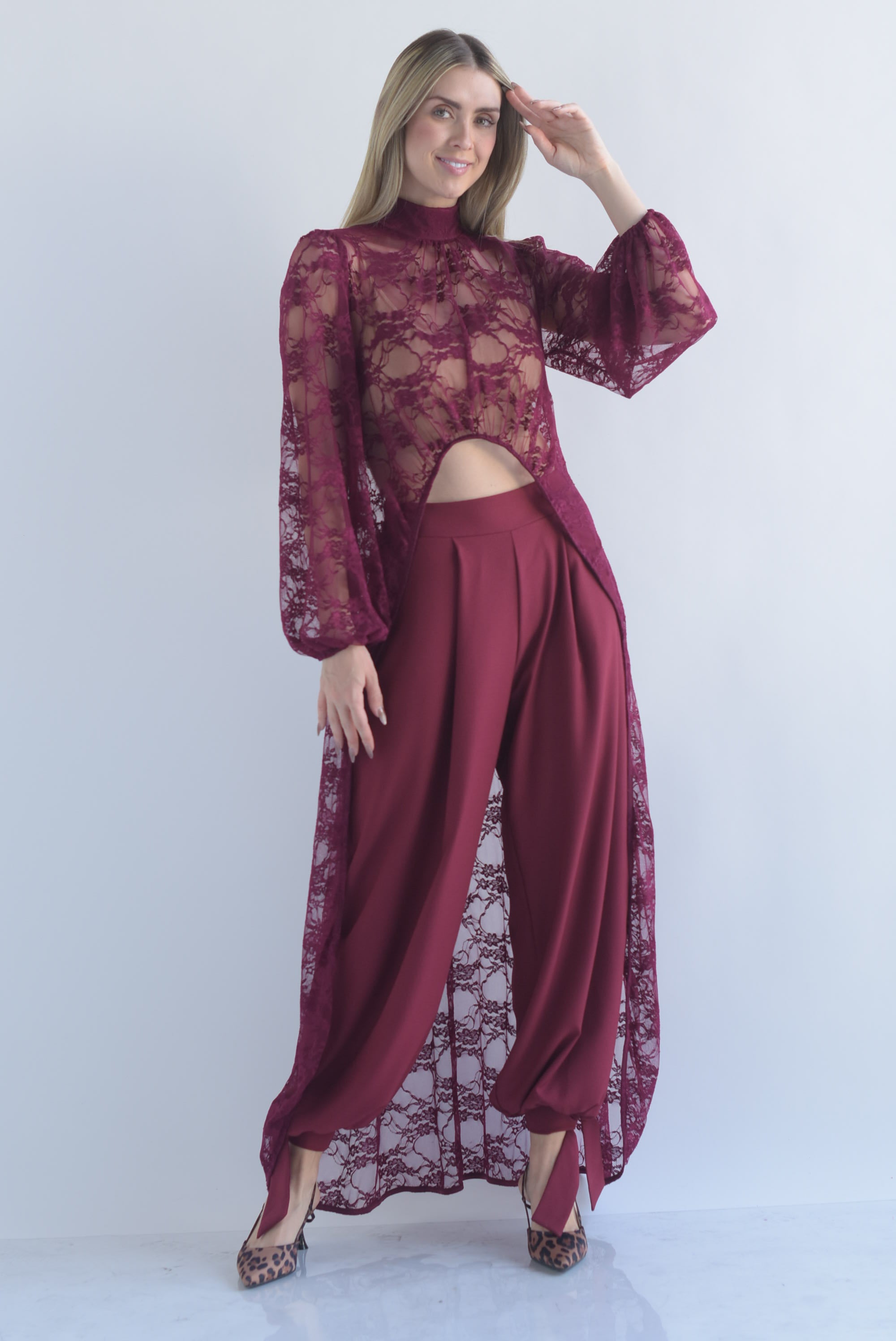 Pantalón globo tobillos anchos cinta