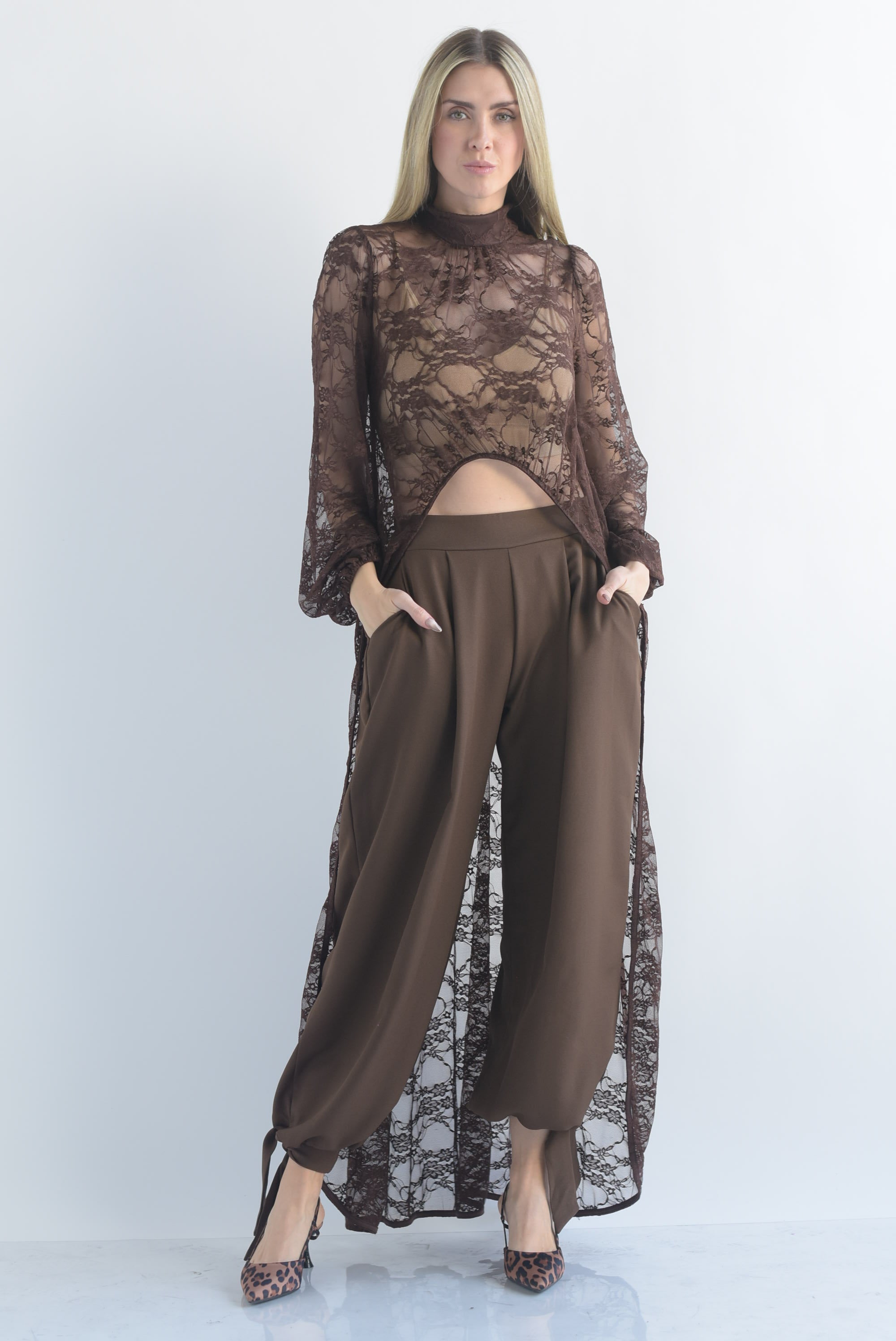 Pantalón globo tobillos anchos cinta