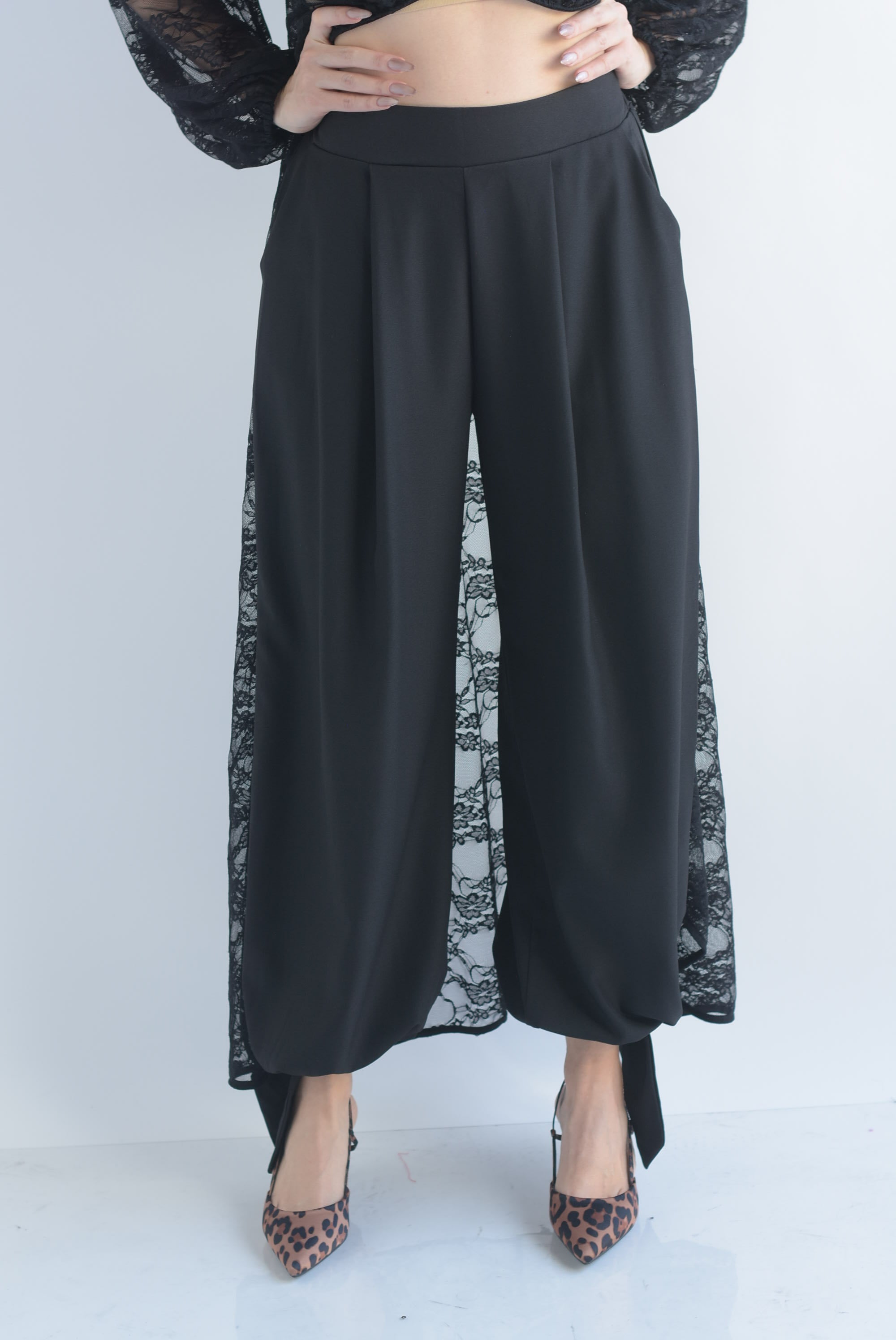 Pantalón globo tobillos anchos cinta