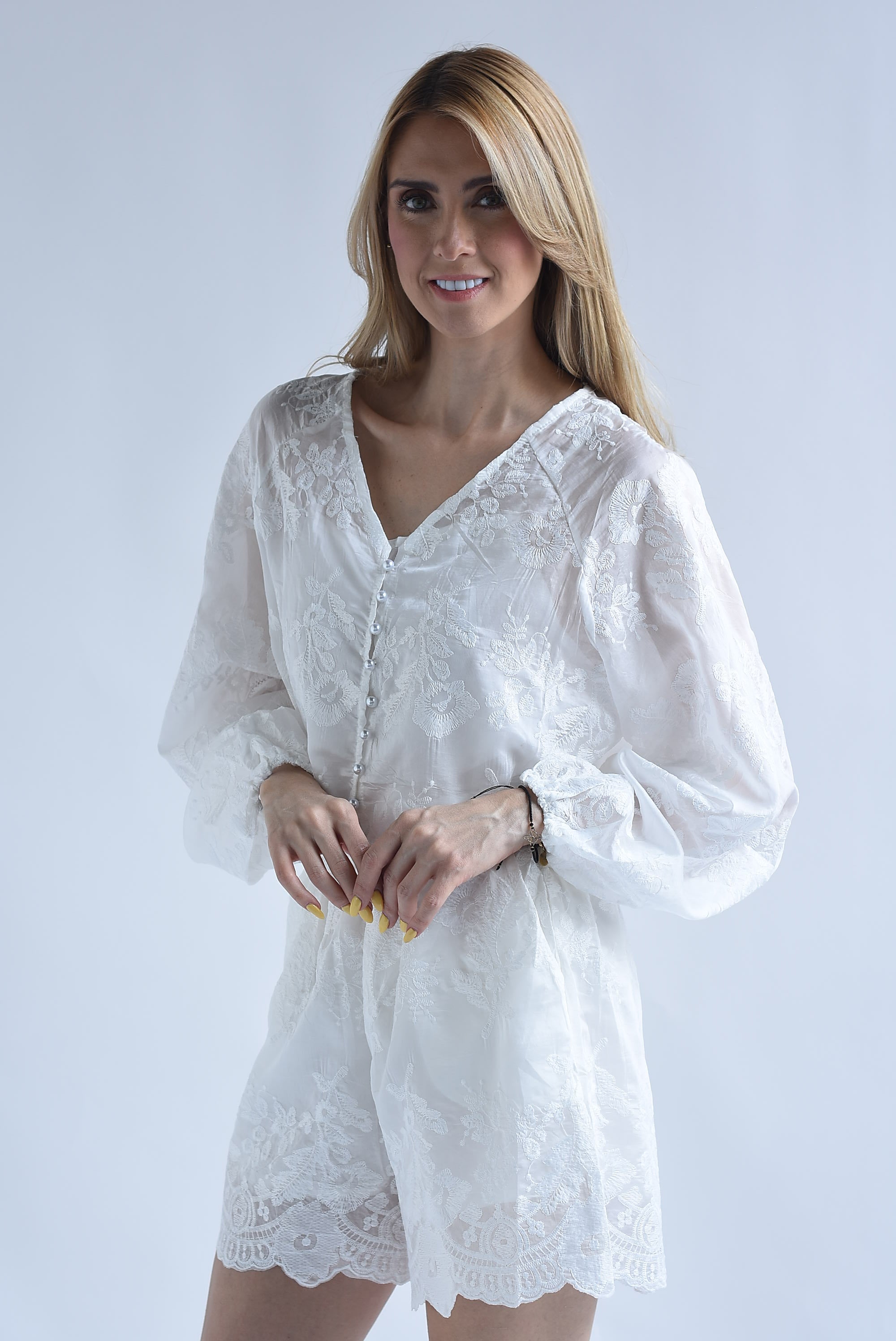 Set Short y Blusa flores bordadas
