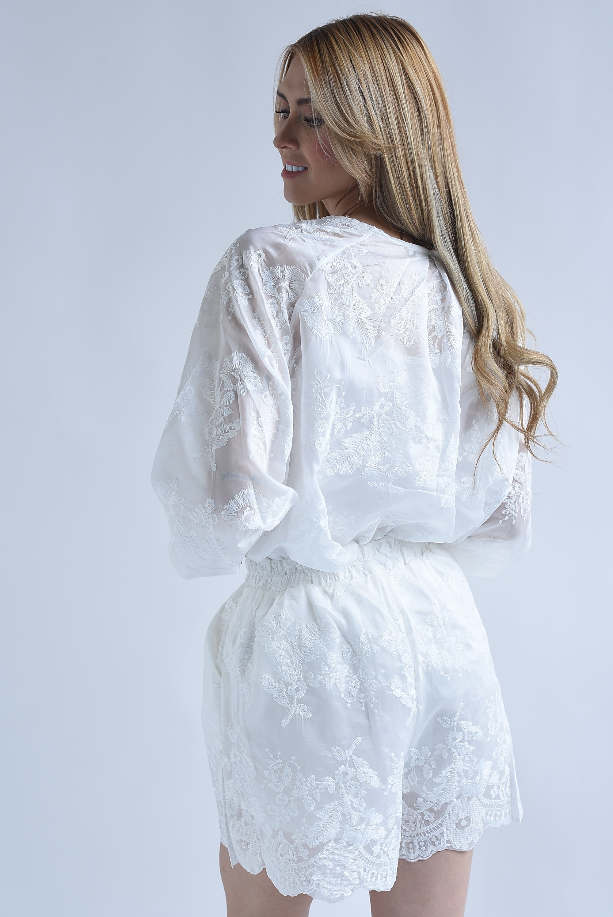 Set Short y Blusa flores bordadas