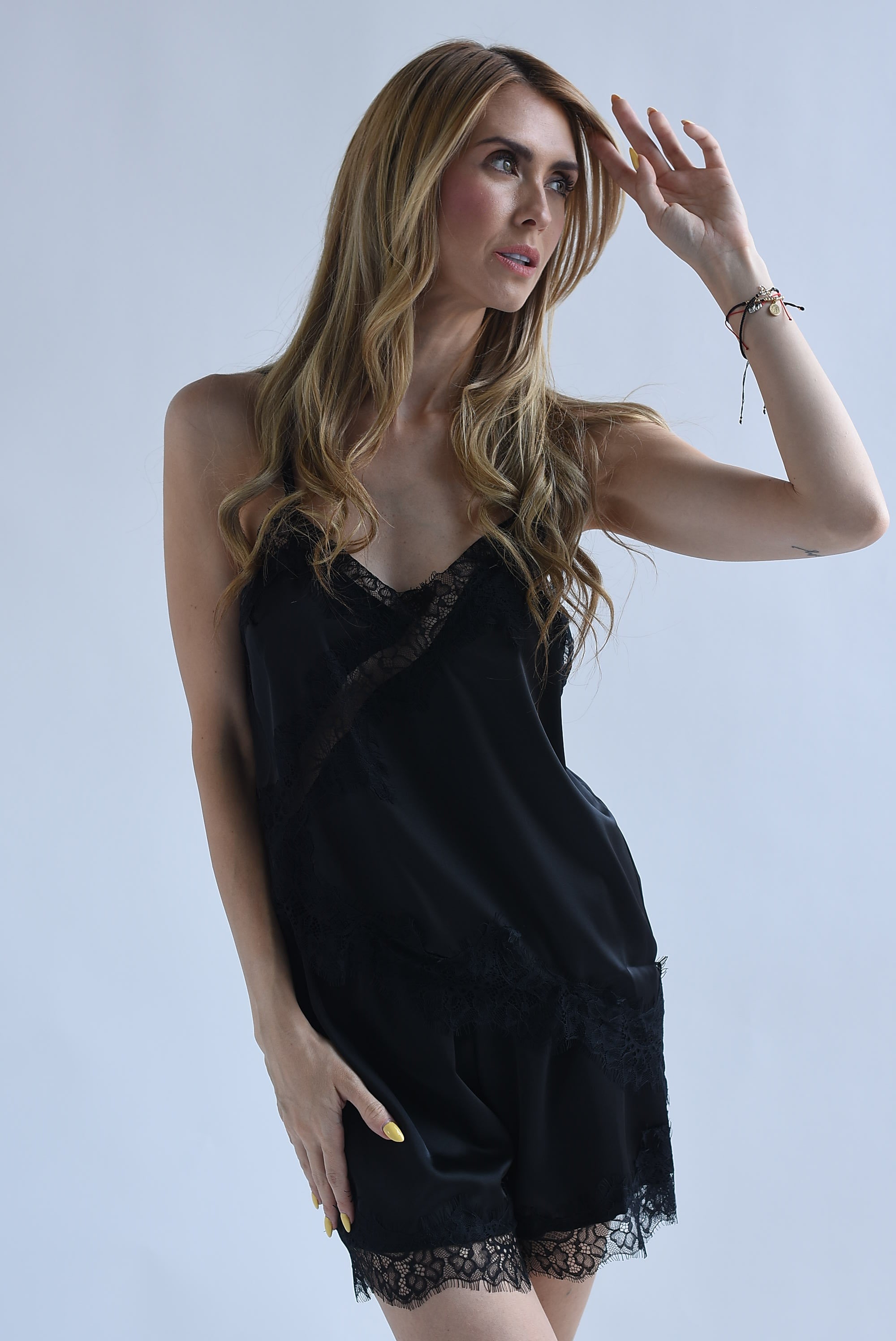 Set Short y Top lencero asimétrico con encaje