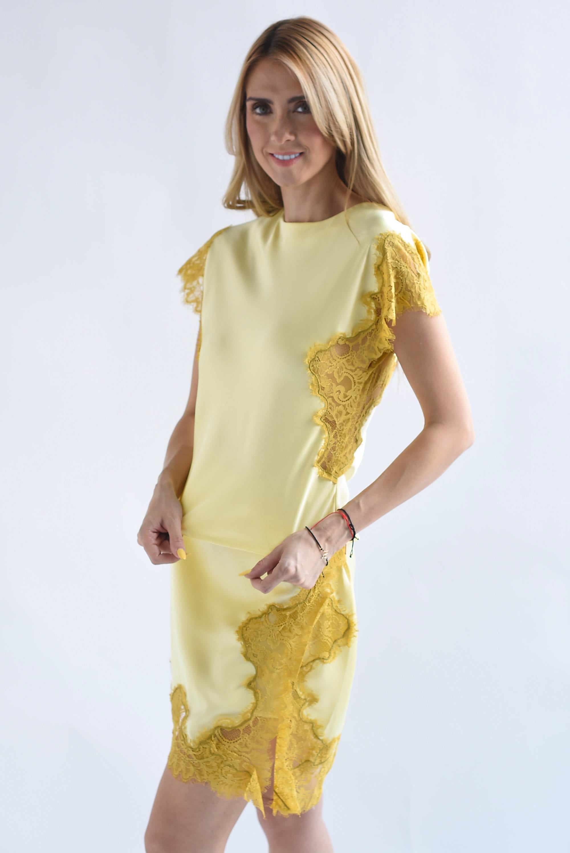 Set Falda corta y Blusa lencera con encaje