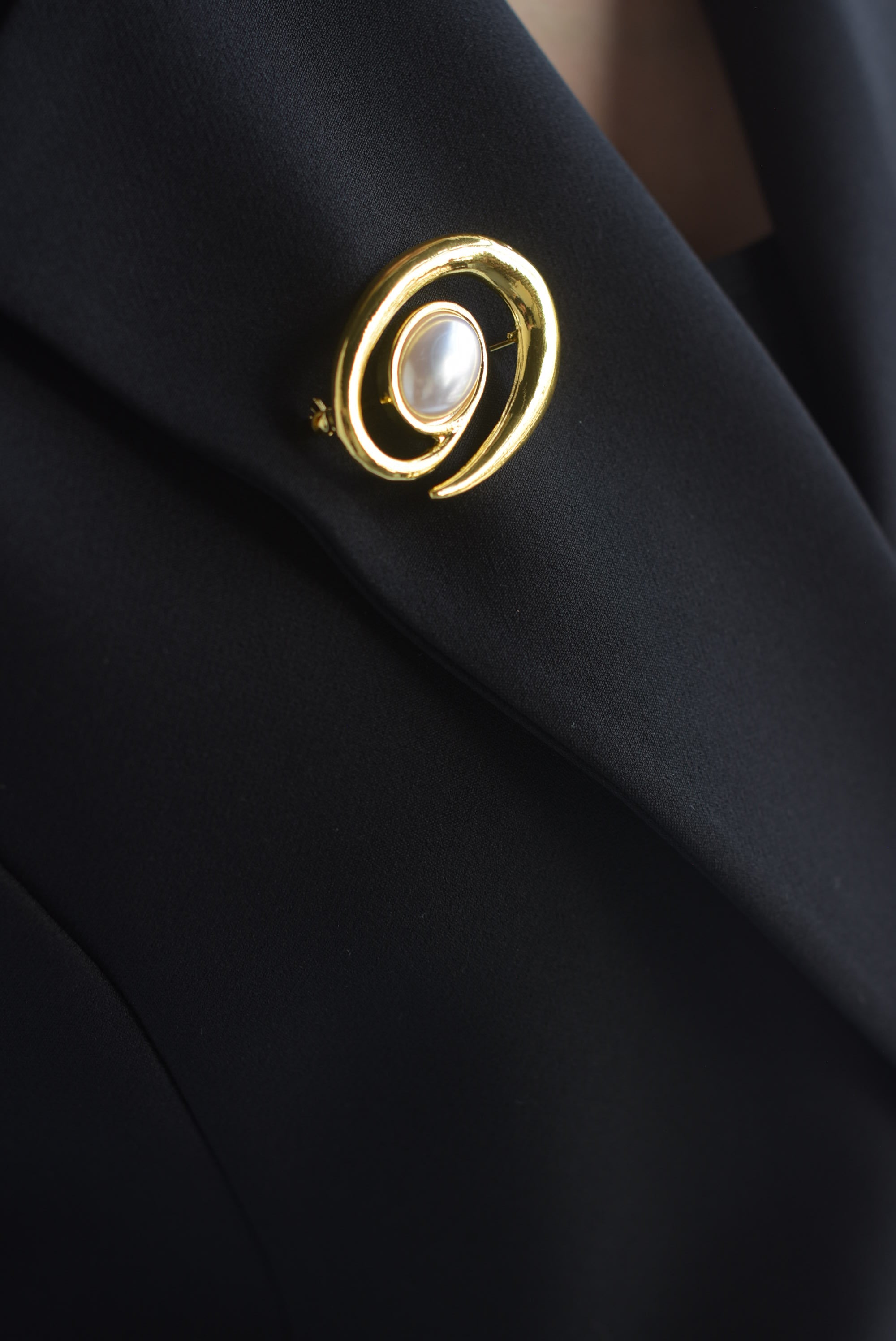 Broche espiral perla