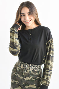 Fashion Styled T-Shirt manga larga camuflaje Negro