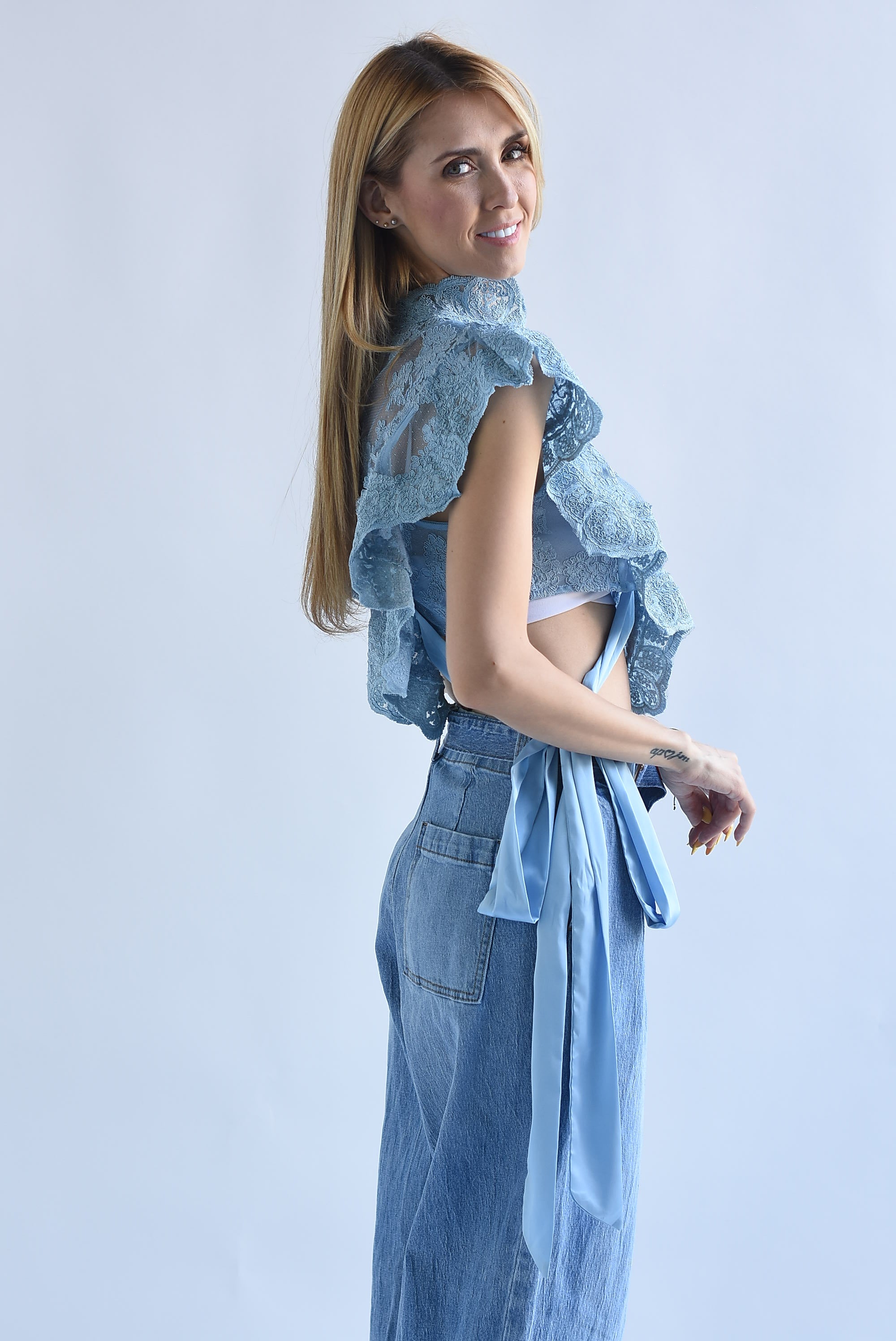 Blusa lazos encaje