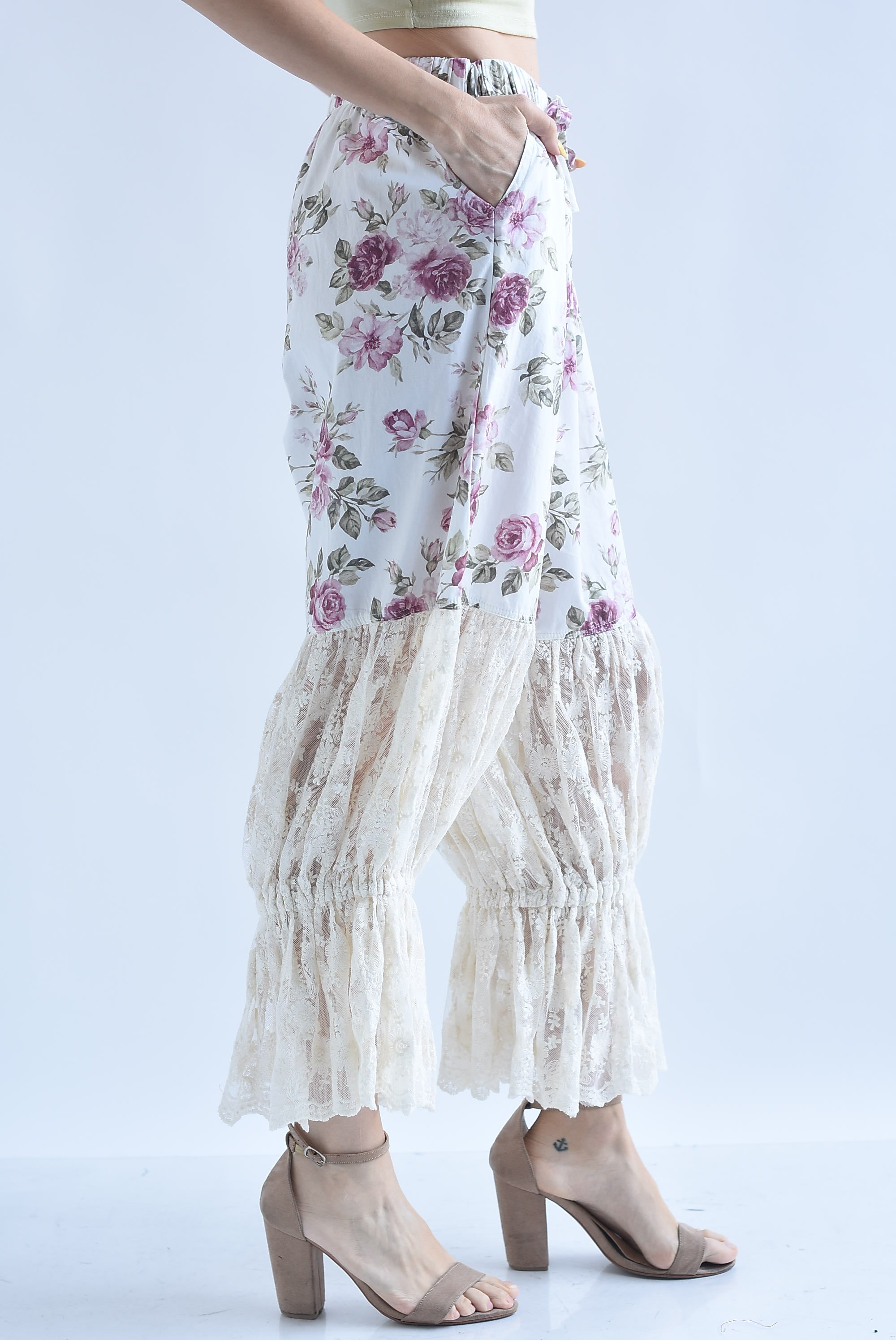 Pantalón bloomers flores mitad encaje