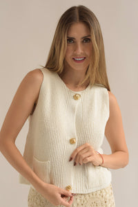 Fashion Styled Chaleco crochet botones dorados Ivory
