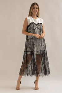 Fashion Styled Vestido encaje en sobre posición con T-Shirt