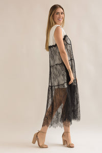 Fashion Styled Vestido encaje en sobre posición con T-Shirt