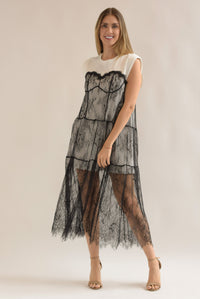 Fashion Styled Vestido encaje en sobre posición con T-Shirt
