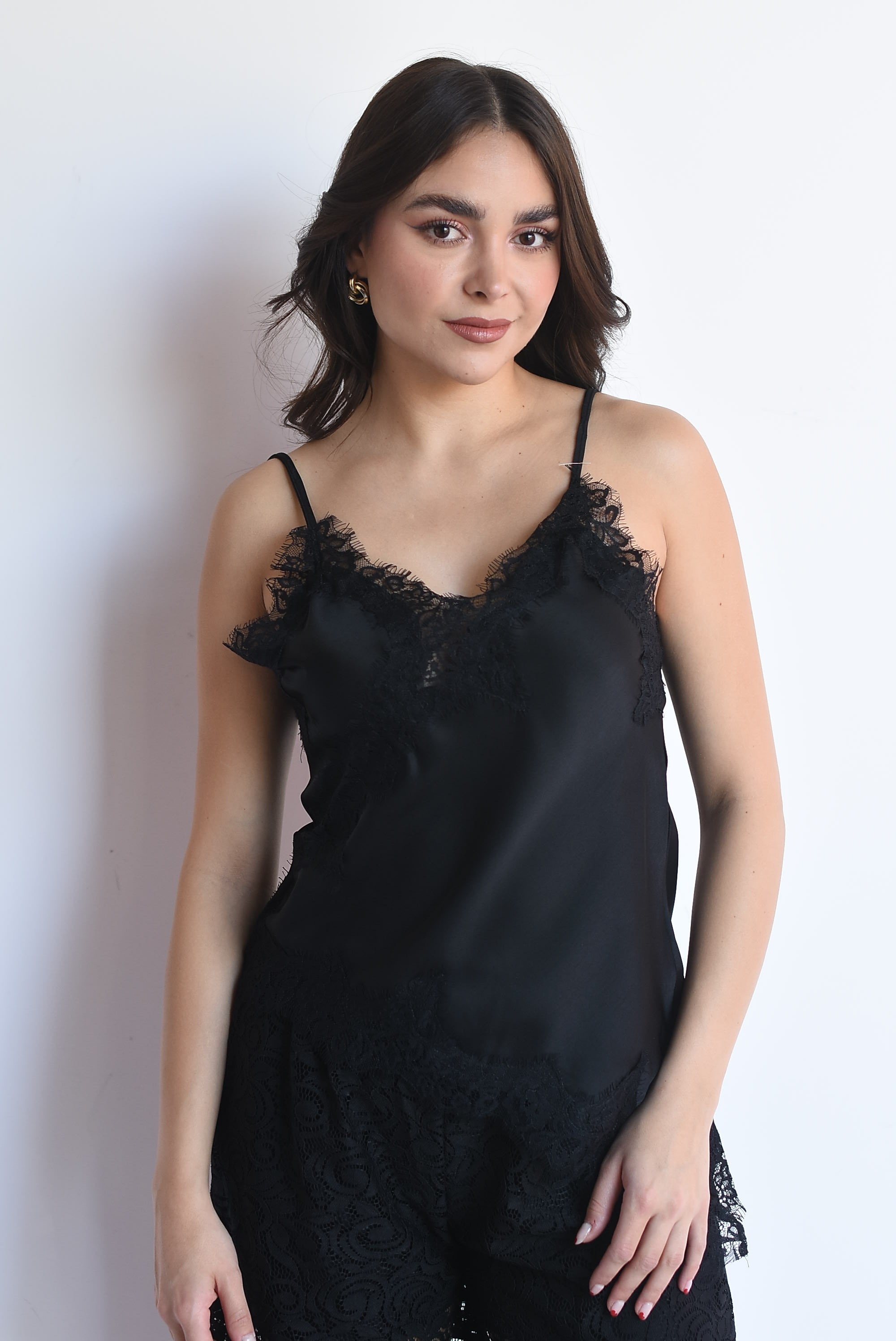 Top lencero asimétrico encaje cruzado