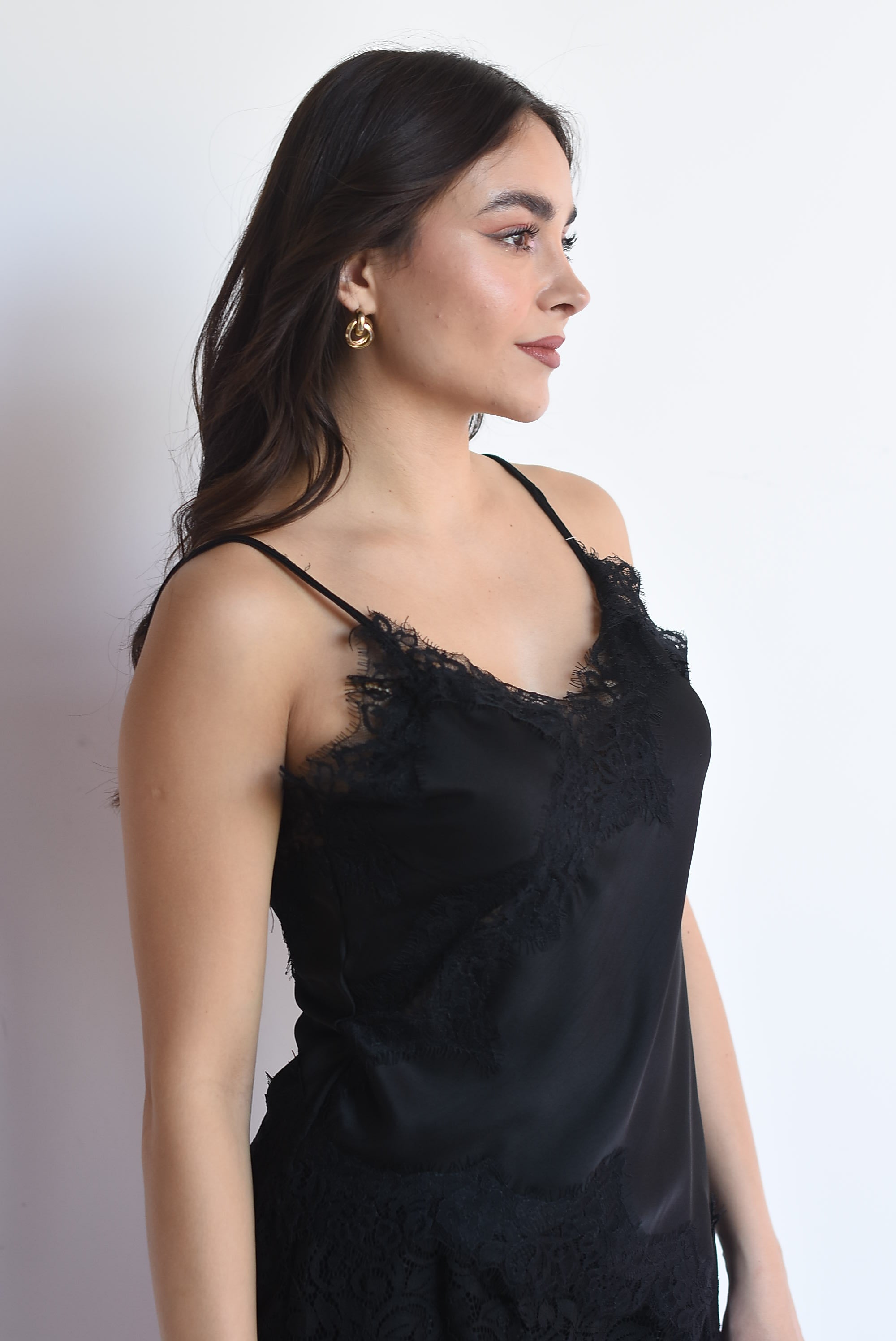 Top lencero asimétrico encaje cruzado