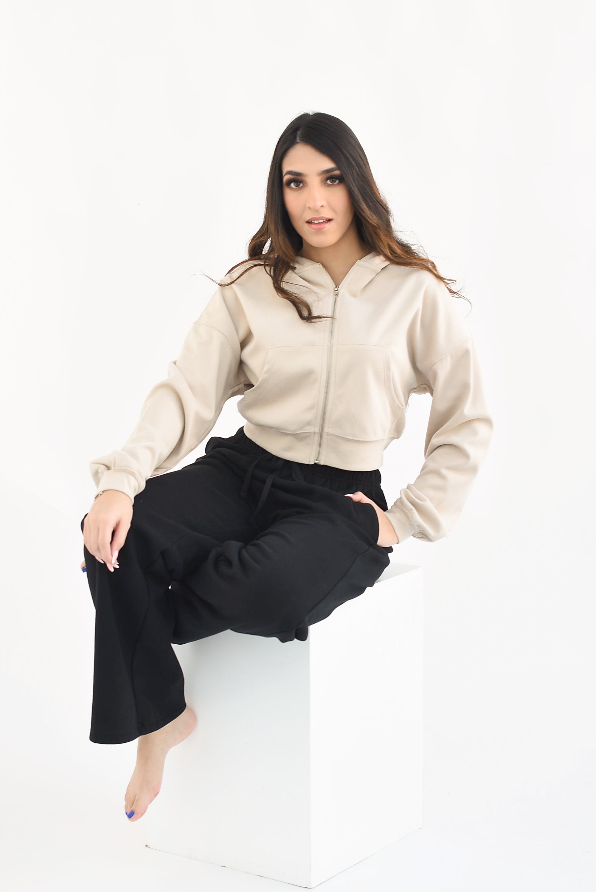 Hoddie crop cierre Greige