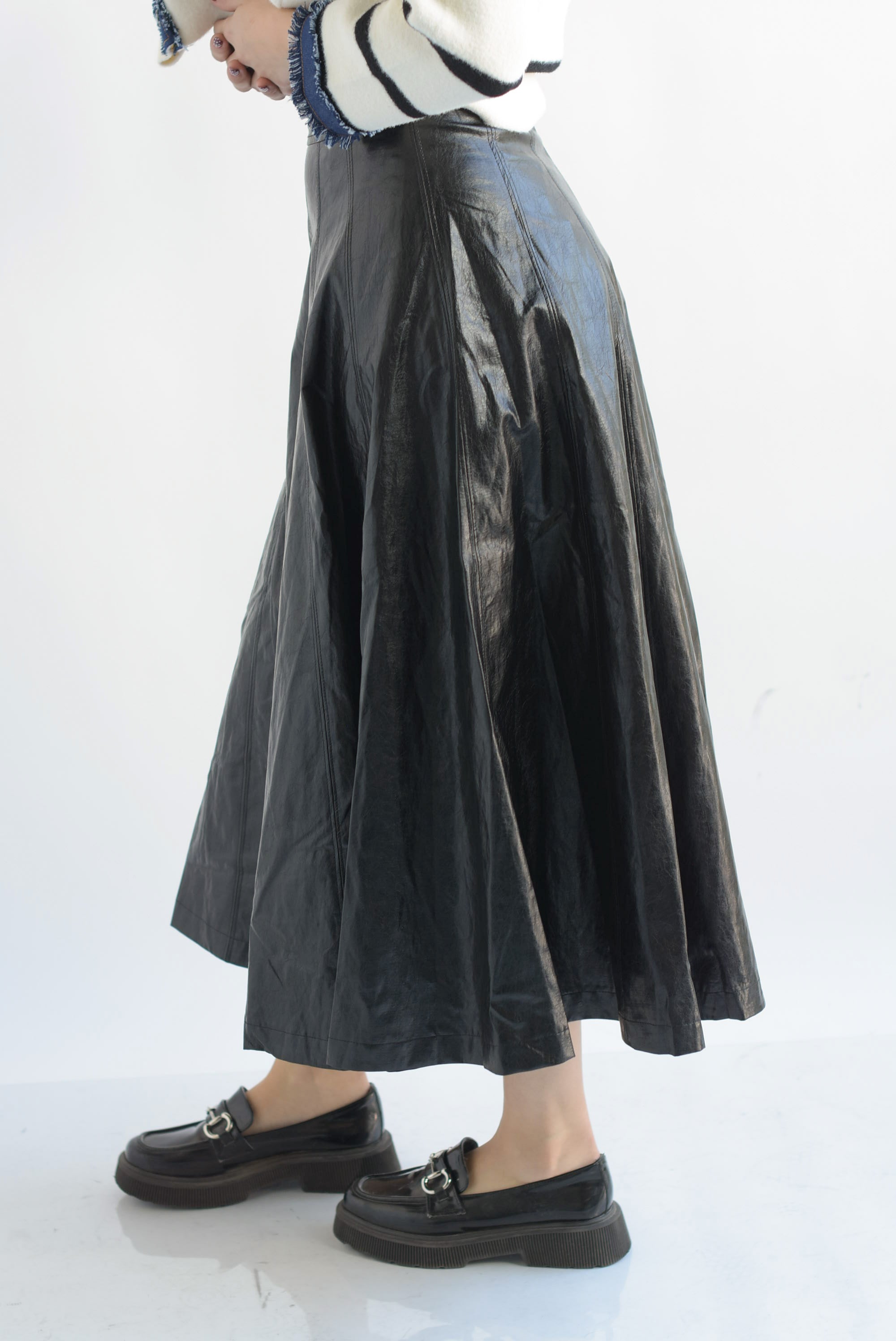 Falda pinzas vinipiel texturizada Negro