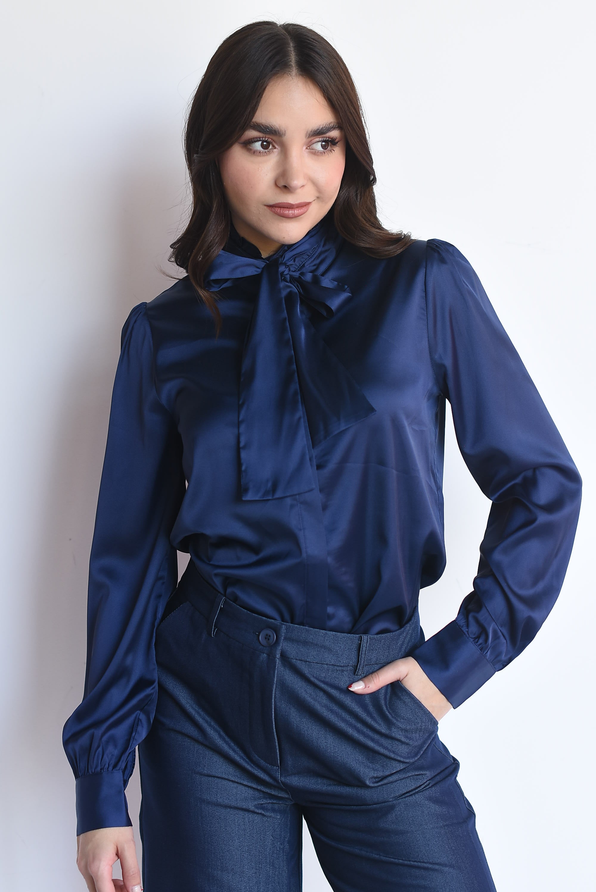 Blusa cuello olán y cinta