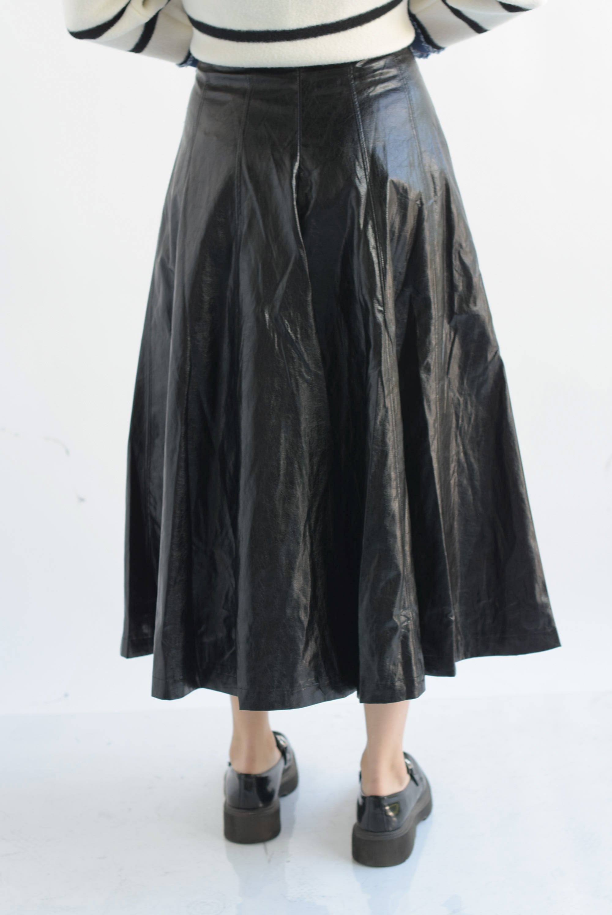 Falda pinzas vinipiel texturizada Negro