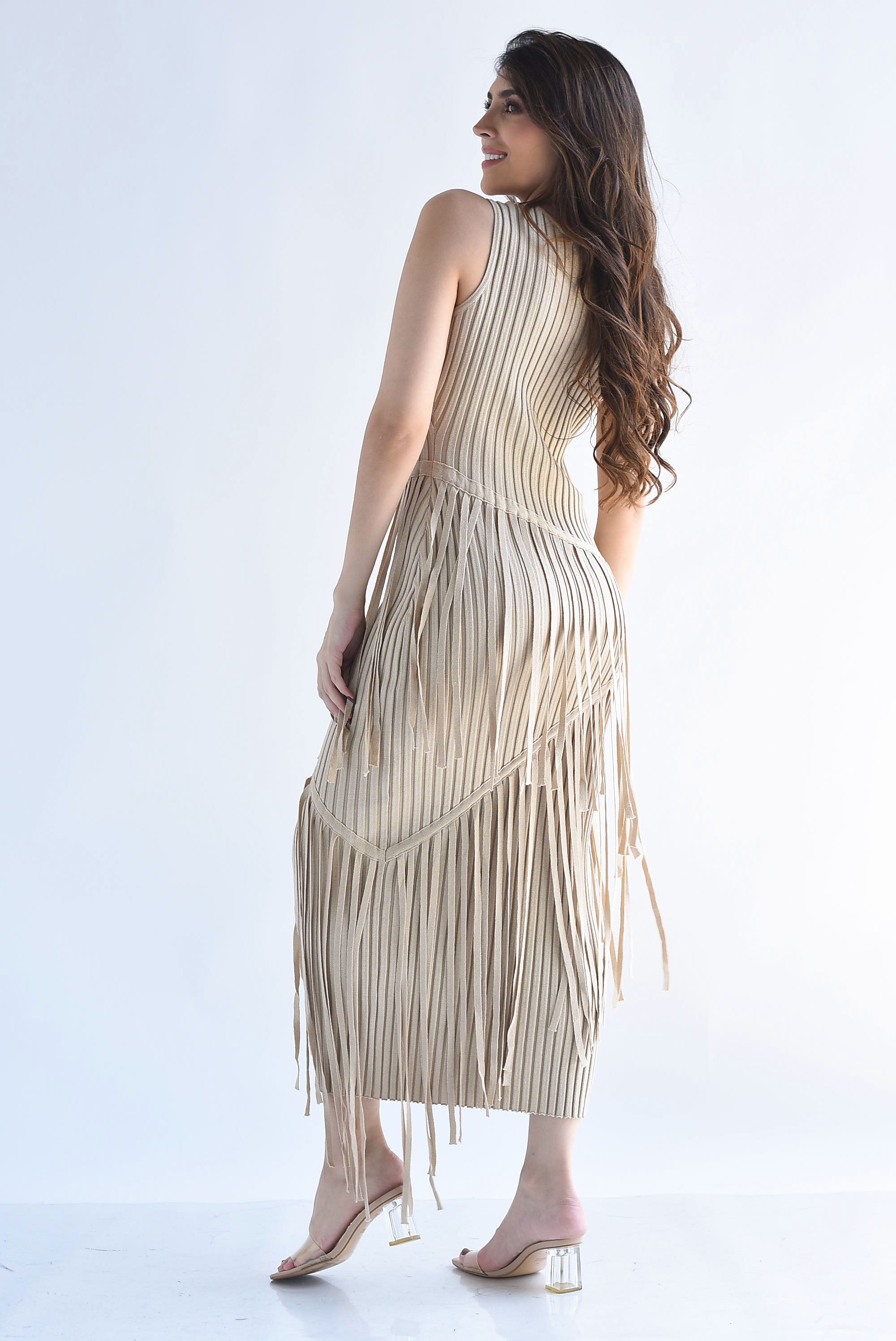 Vestido punto canalé flecos asimétrico