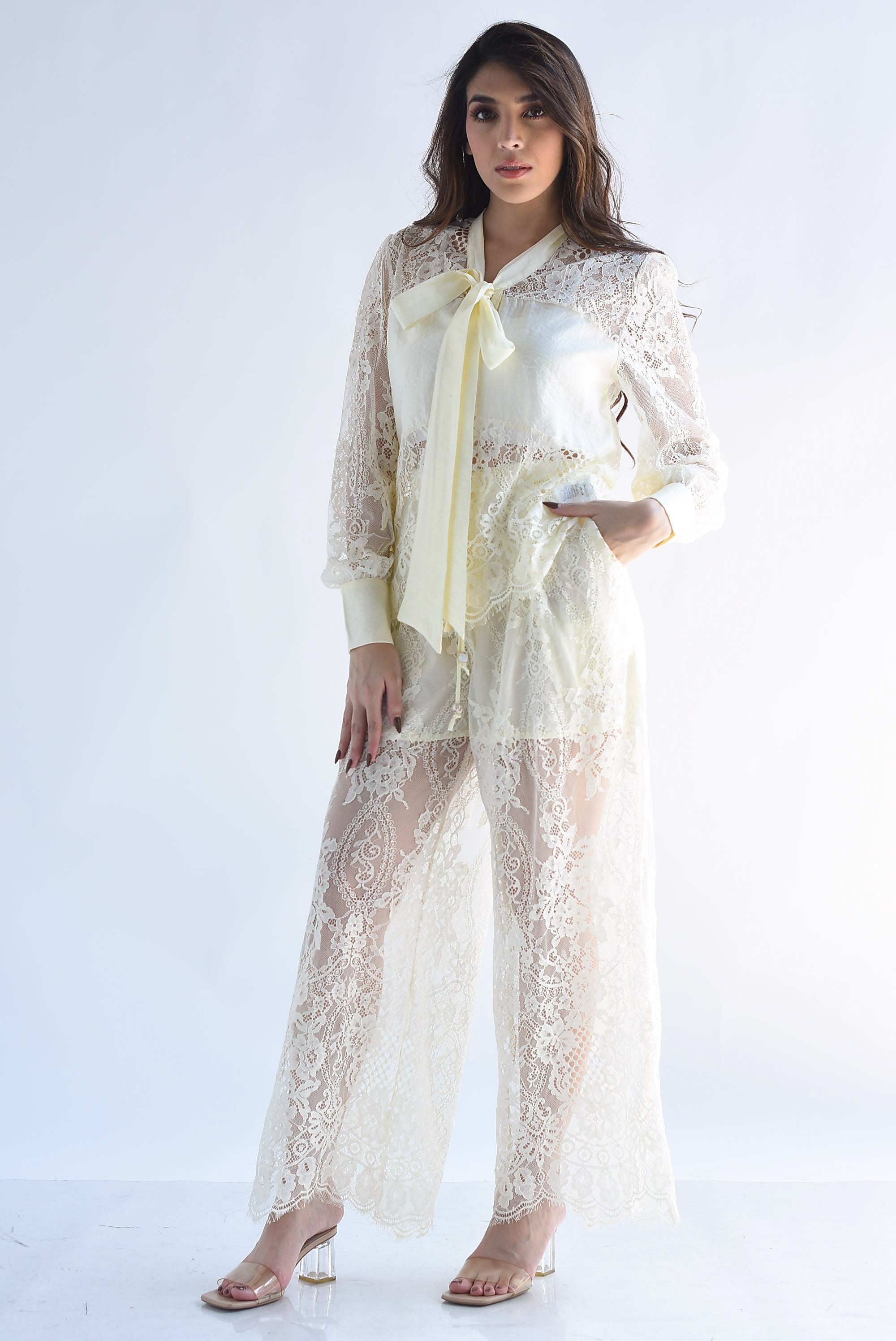 Set Pantalón y Blusa lazo encaje
