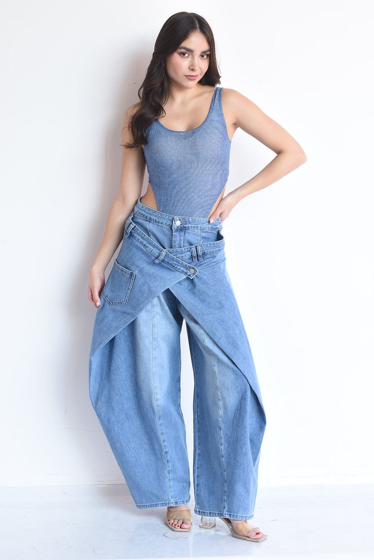 Jeans barrel envolvente