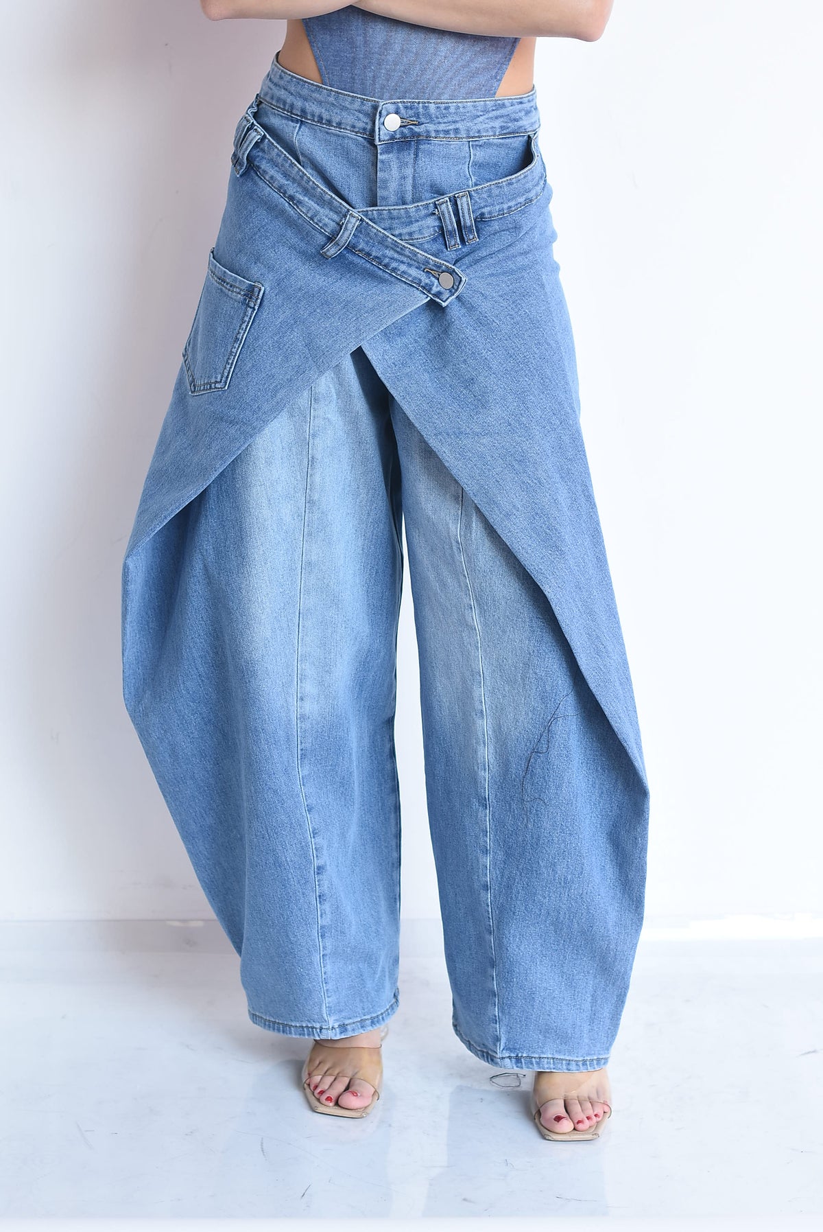 Jeans barrel envolvente