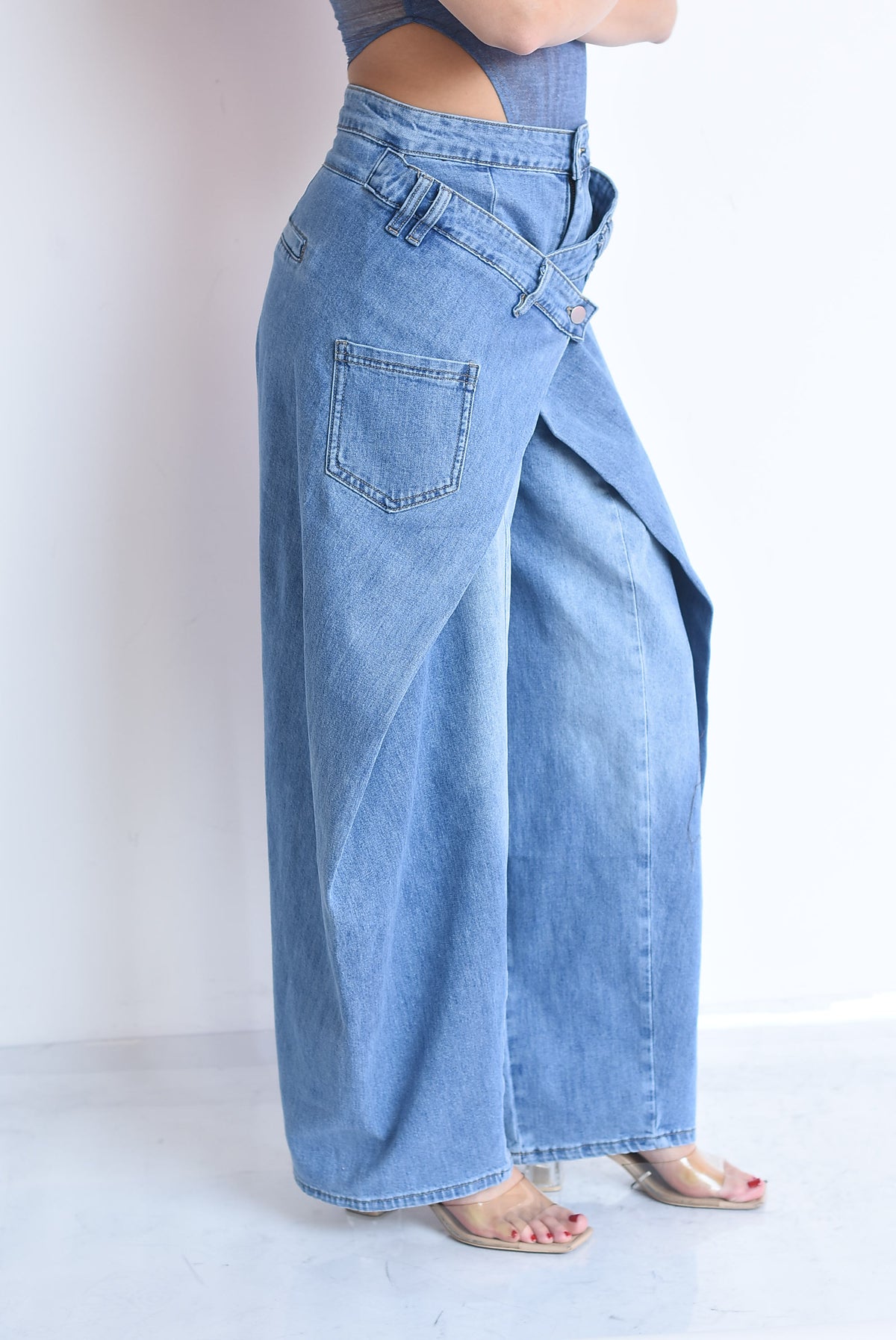 Jeans barrel envolvente