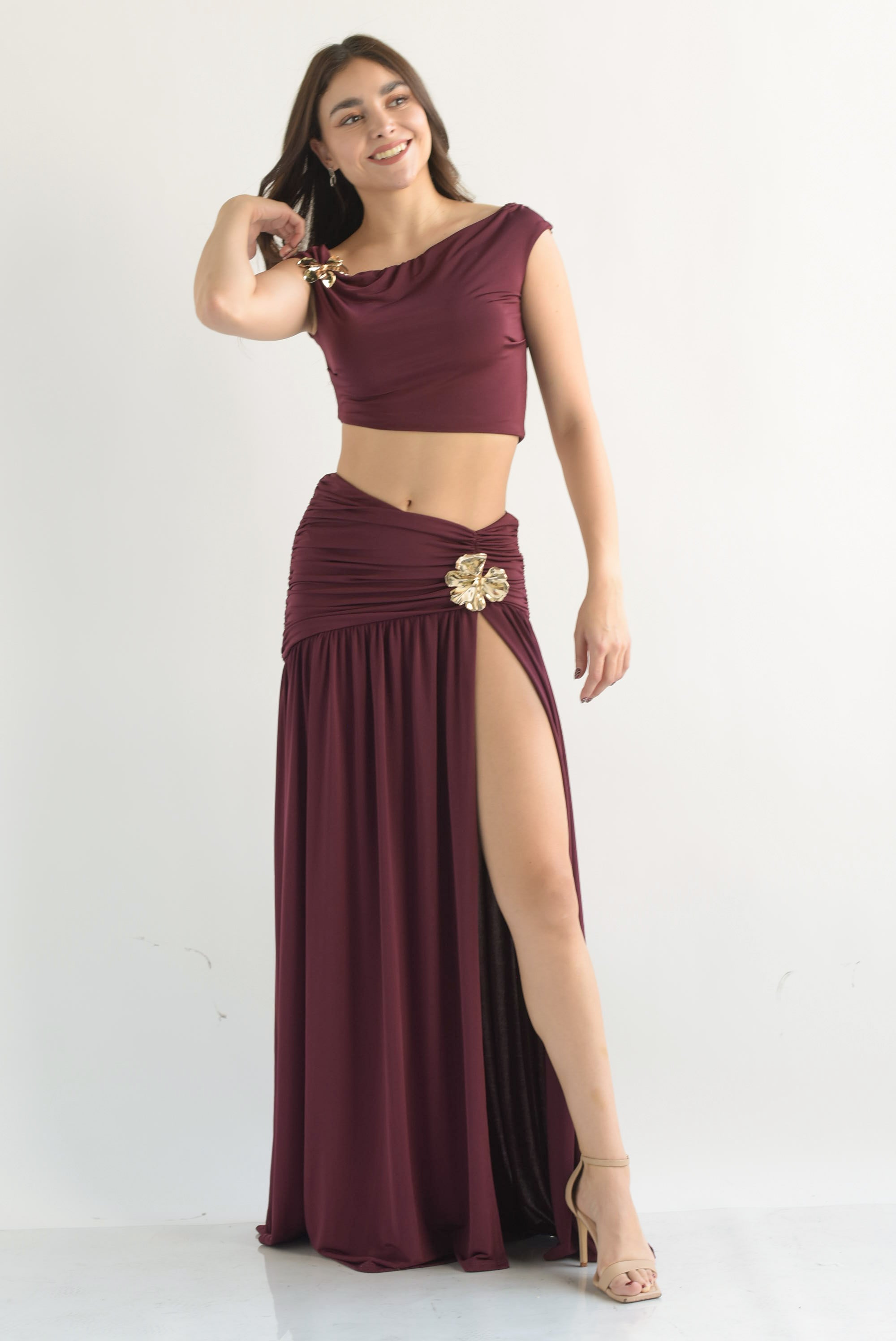 Set Falda pretina drapeada y Top broches Vino