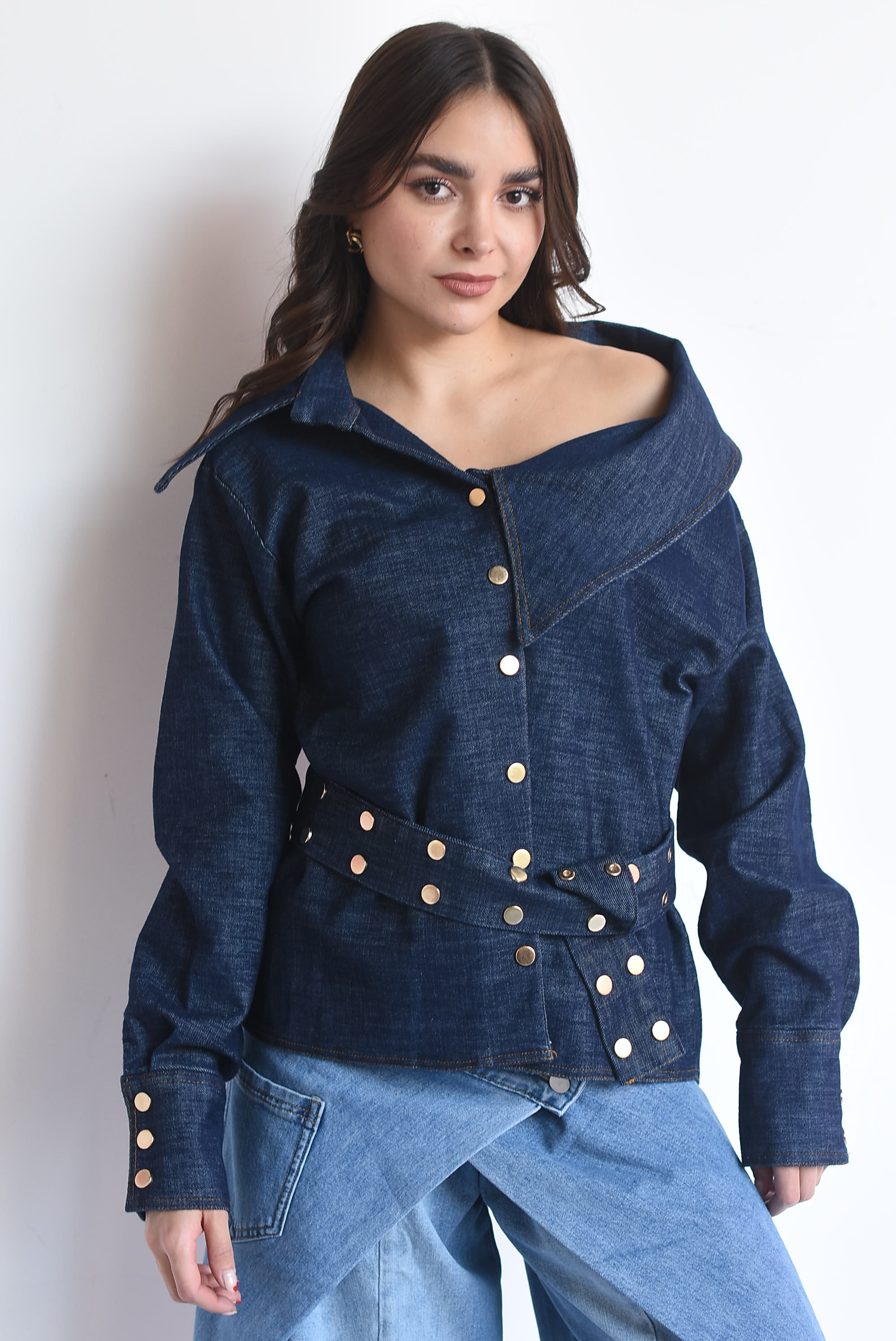 Shacket denim cuello asimétrico
