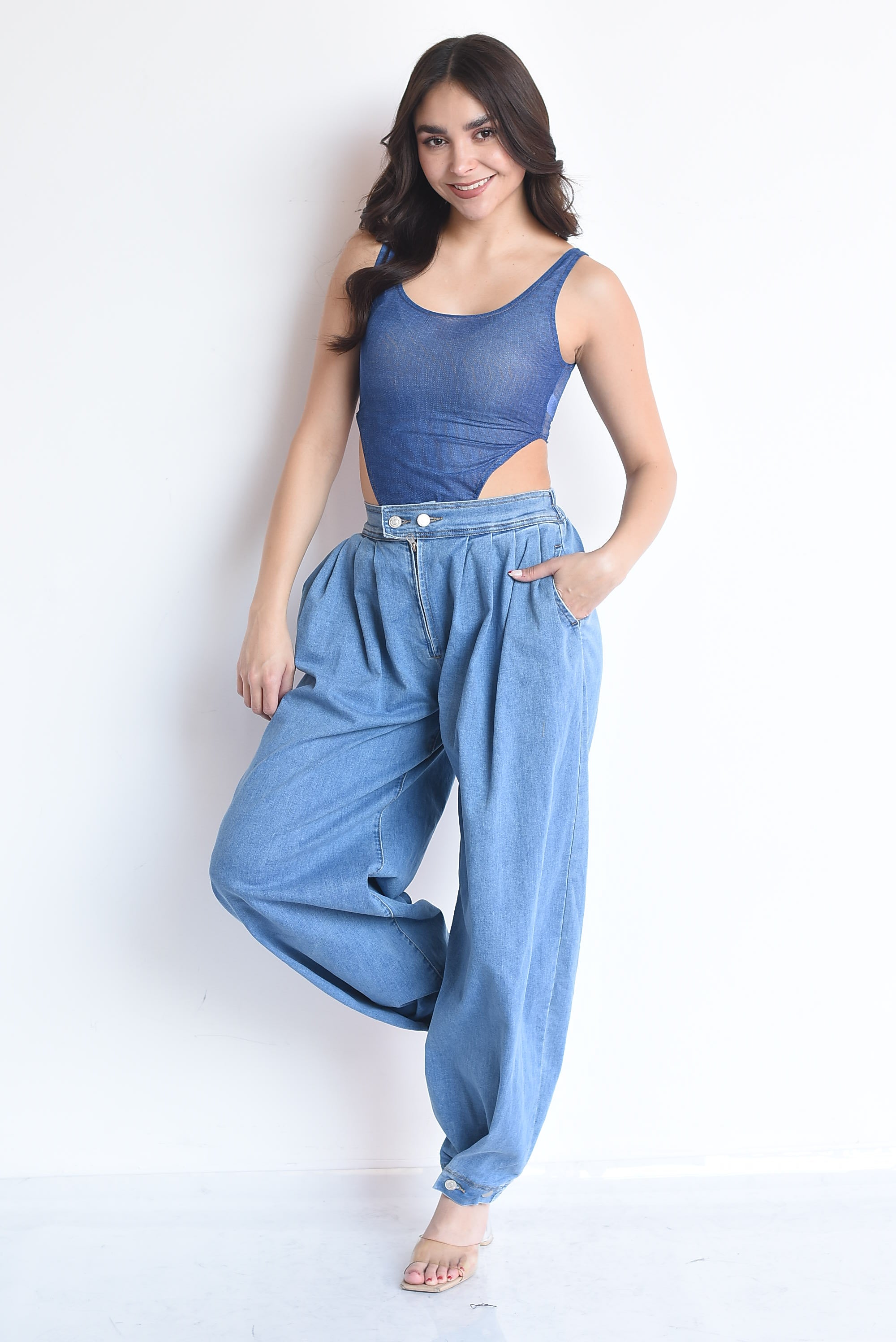 Jeans globo botones tobillos Denim