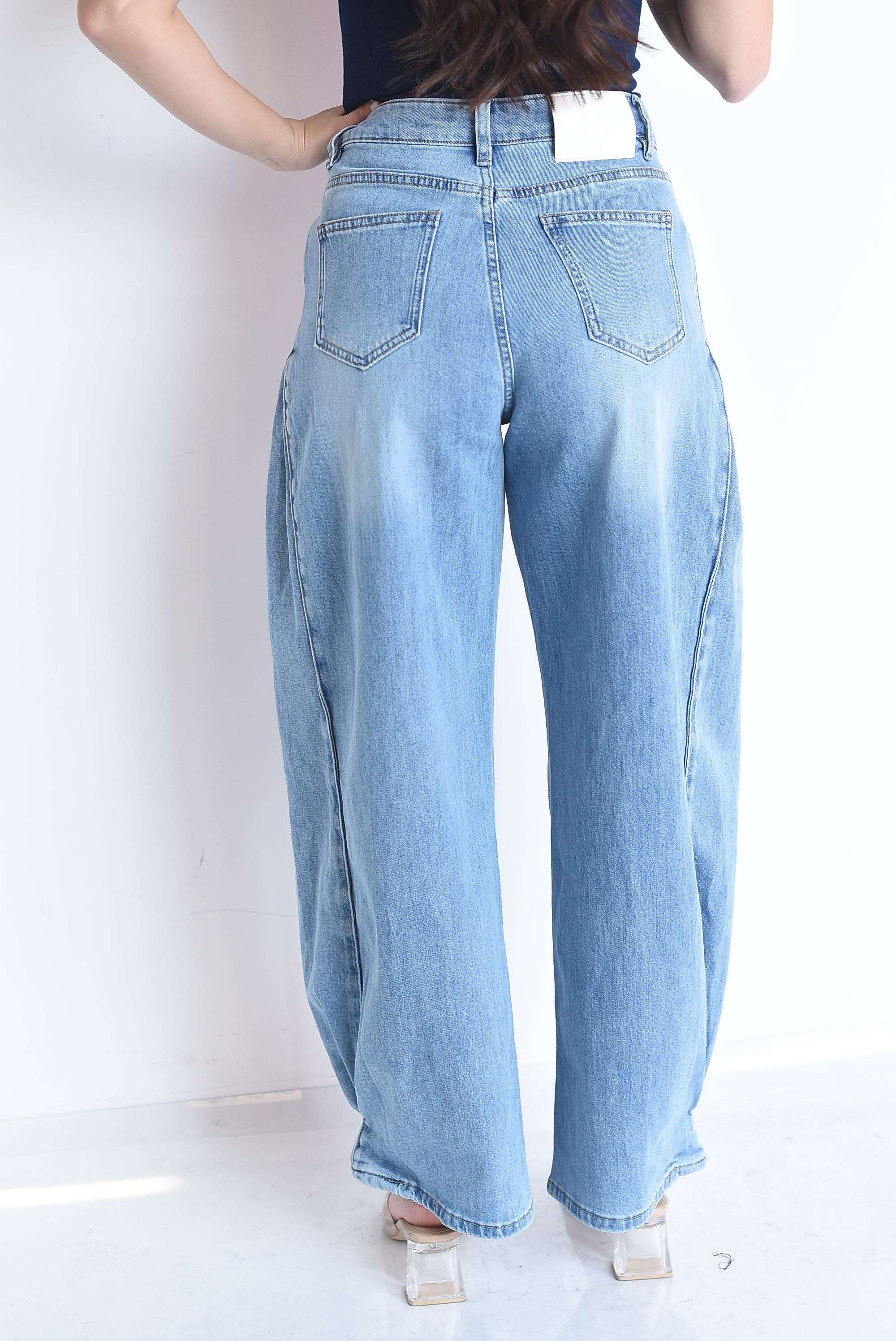 Jeans barrel pinza lateral