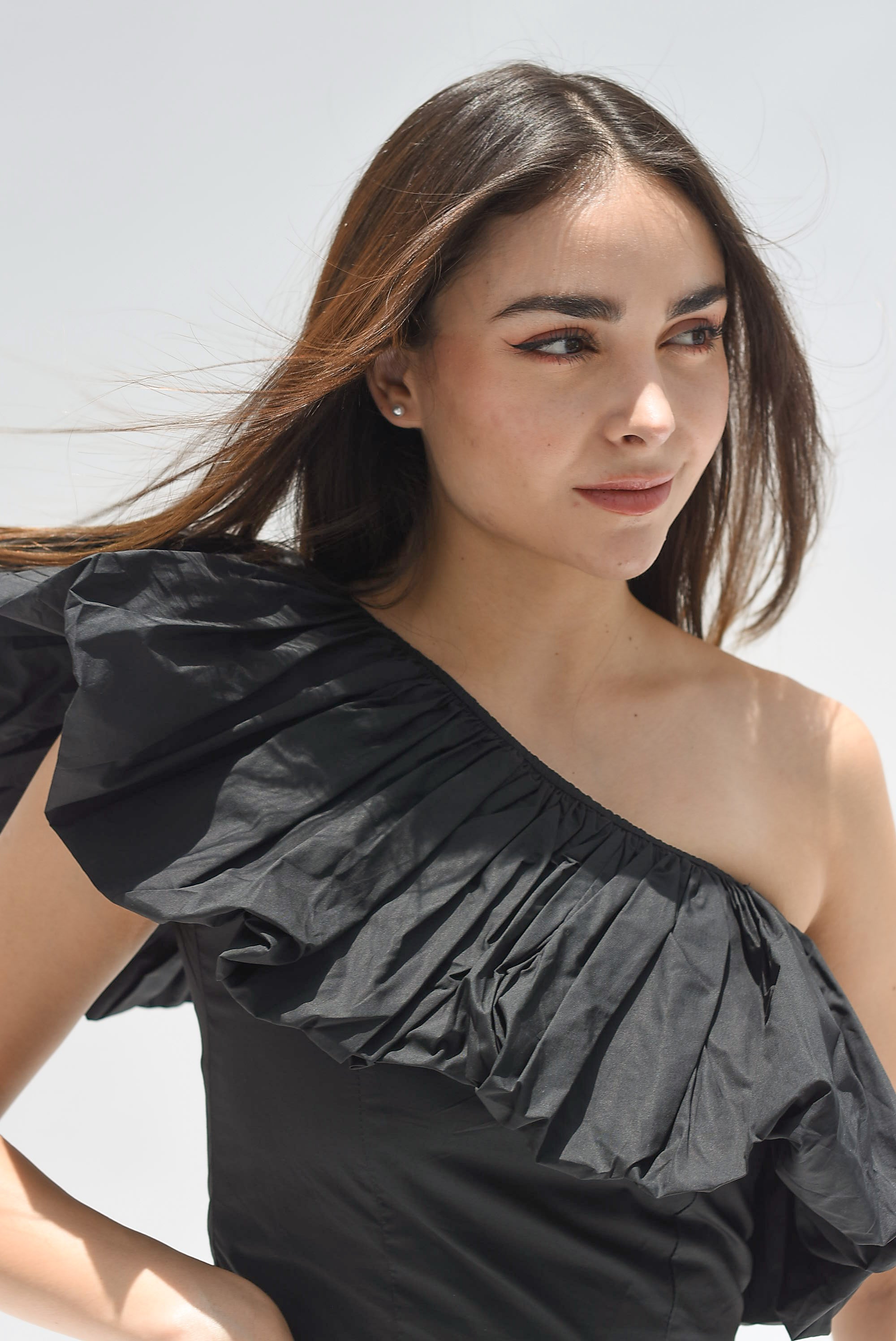 Top un hombro drapeado Negro