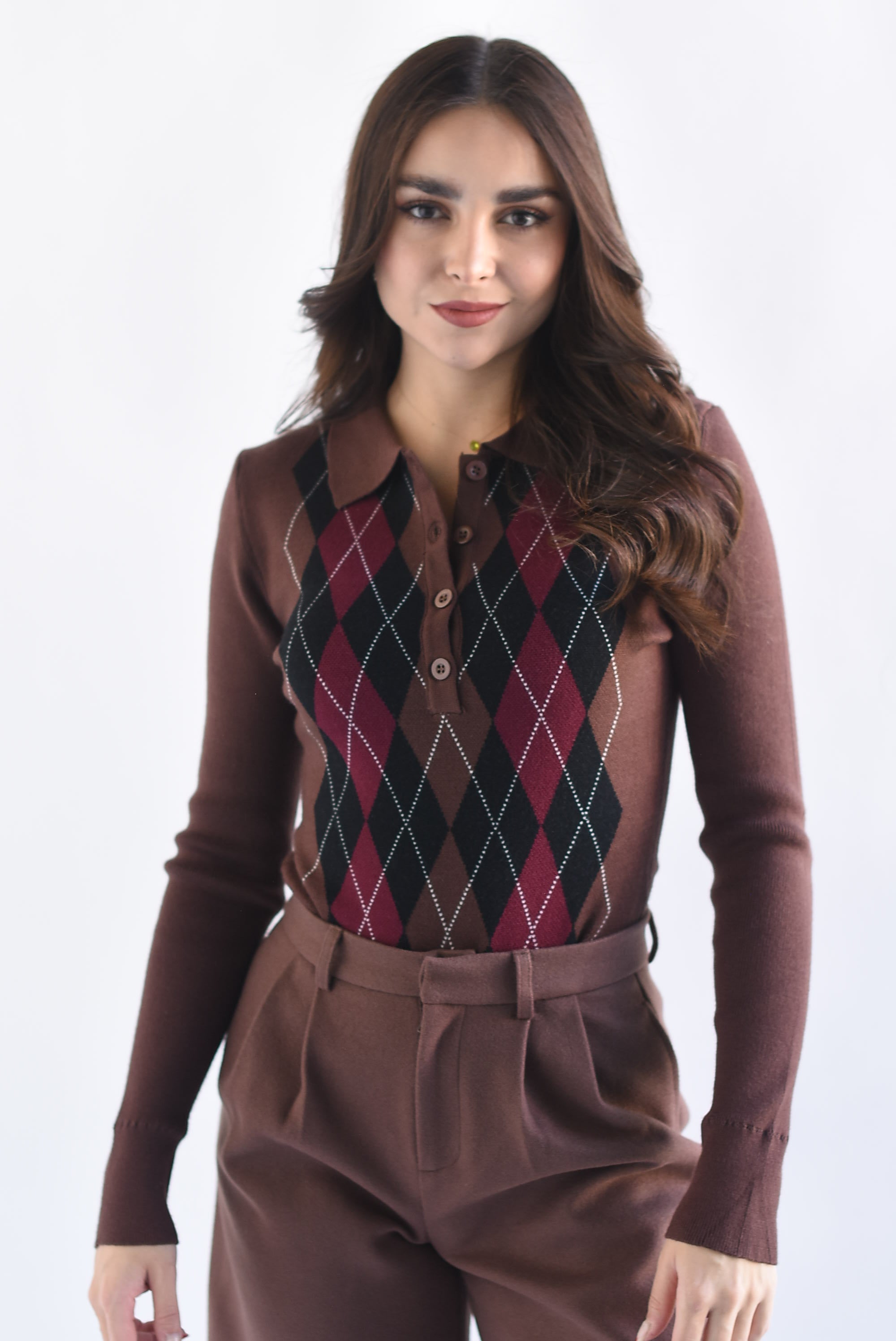 Body punto rombos cuello polo