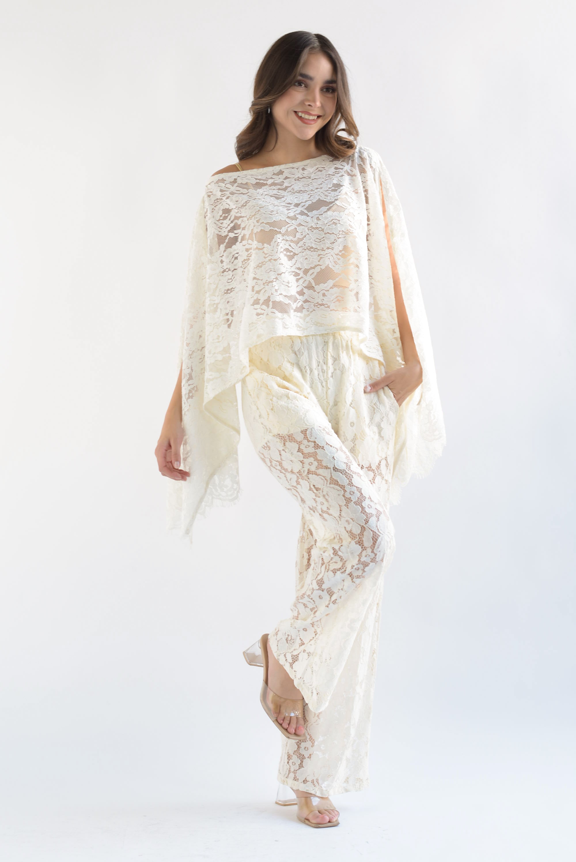 Set Pantalón y Capa encaje Ivory