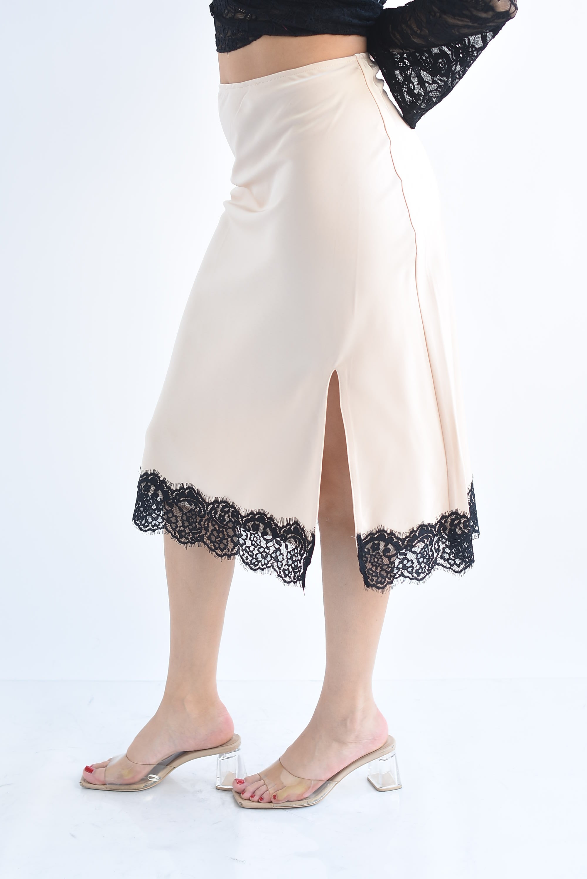 Falda midi lencera abertura encaje
