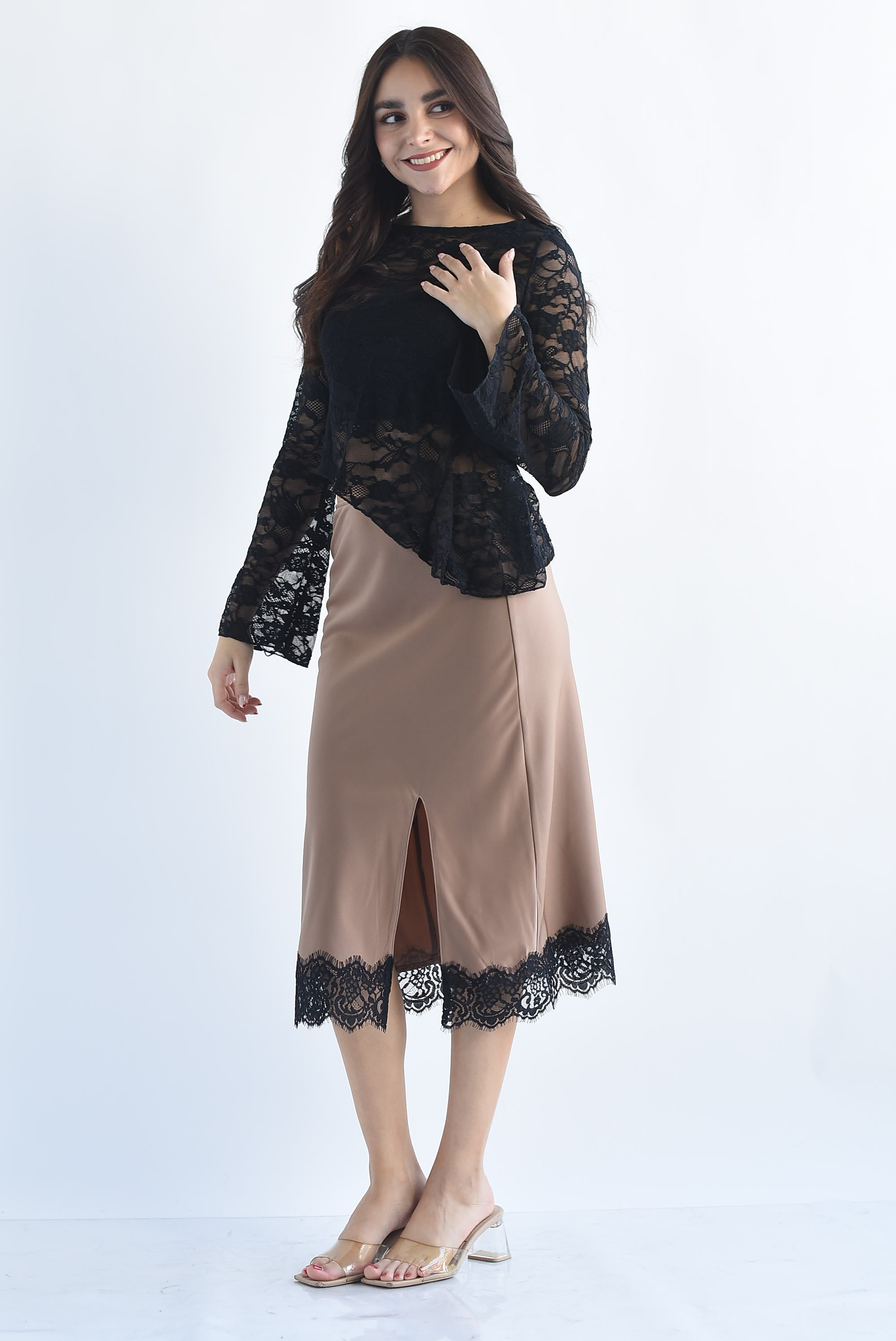 Falda midi lencera abertura encaje
