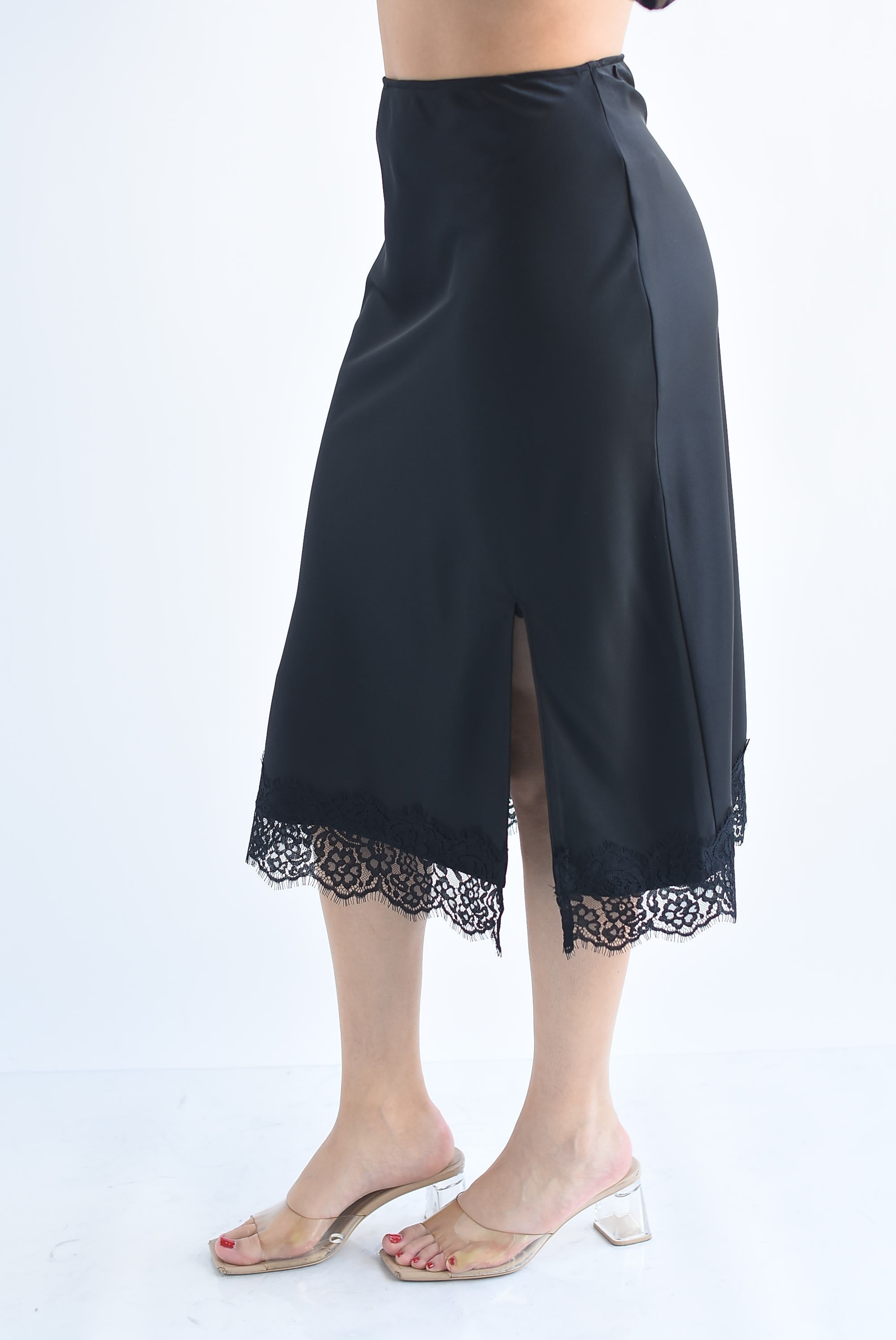 Falda midi lencera abertura encaje