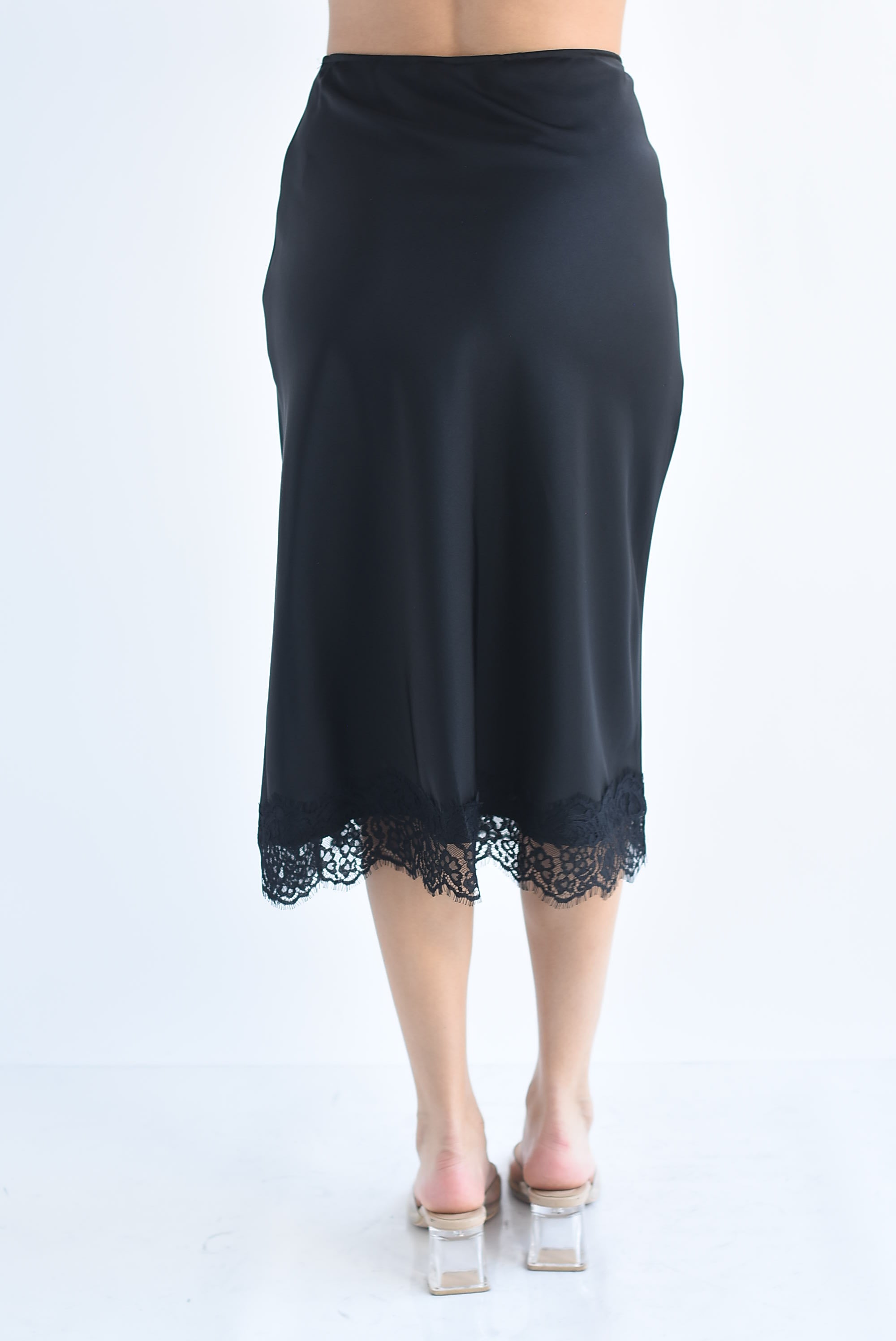 Falda midi lencera abertura encaje