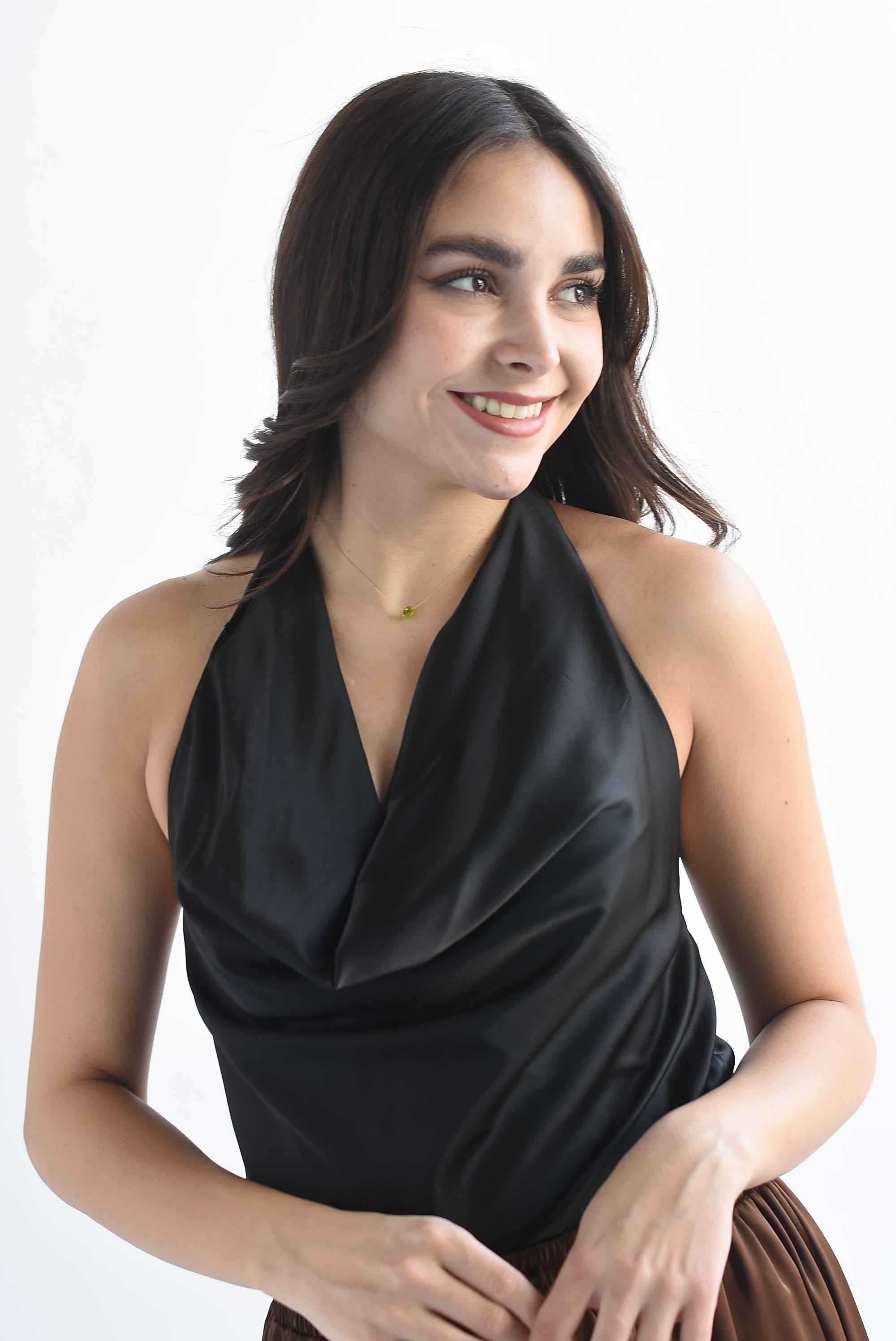 Blusa halter satín con encaje