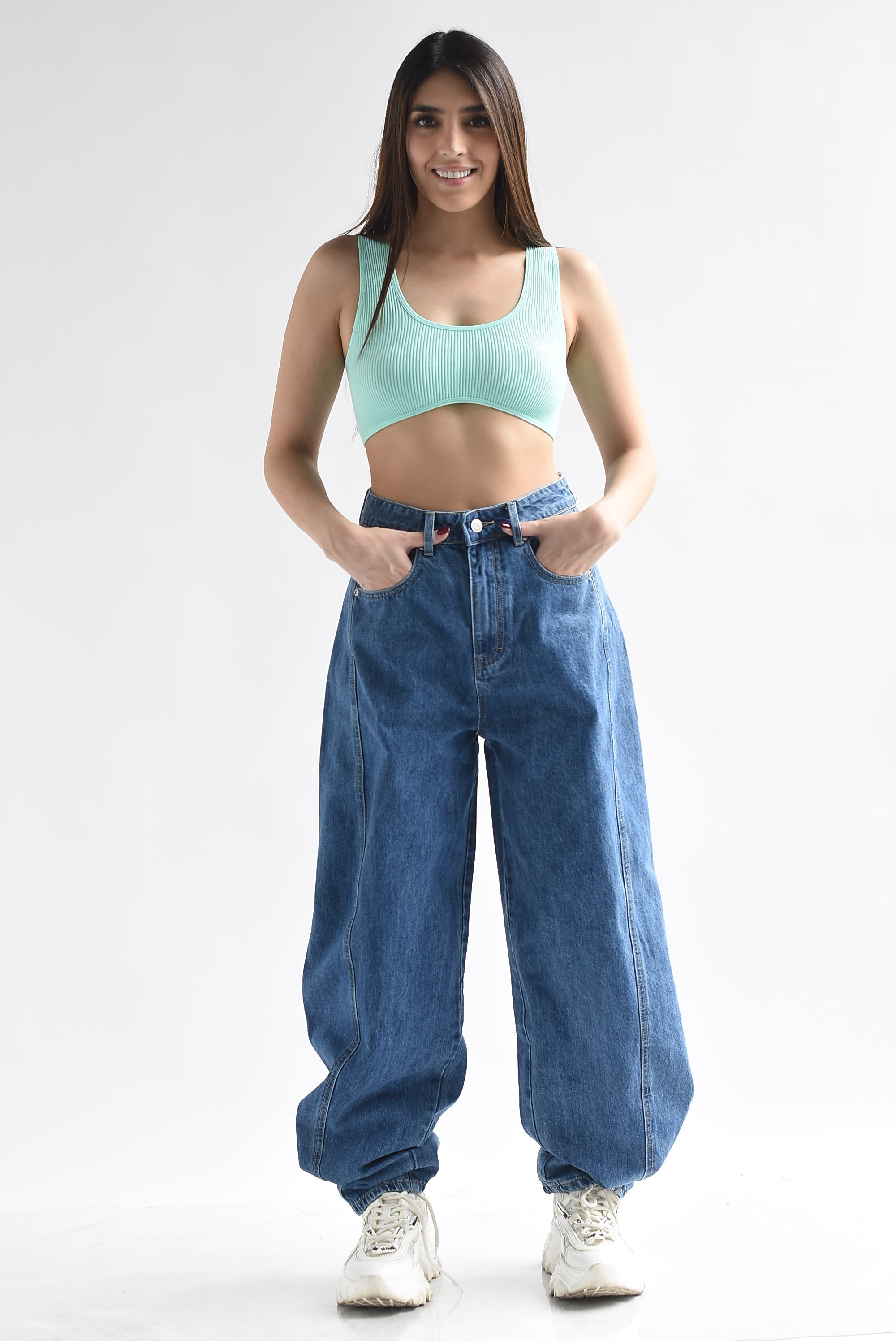 Jeans globo broche tobillo