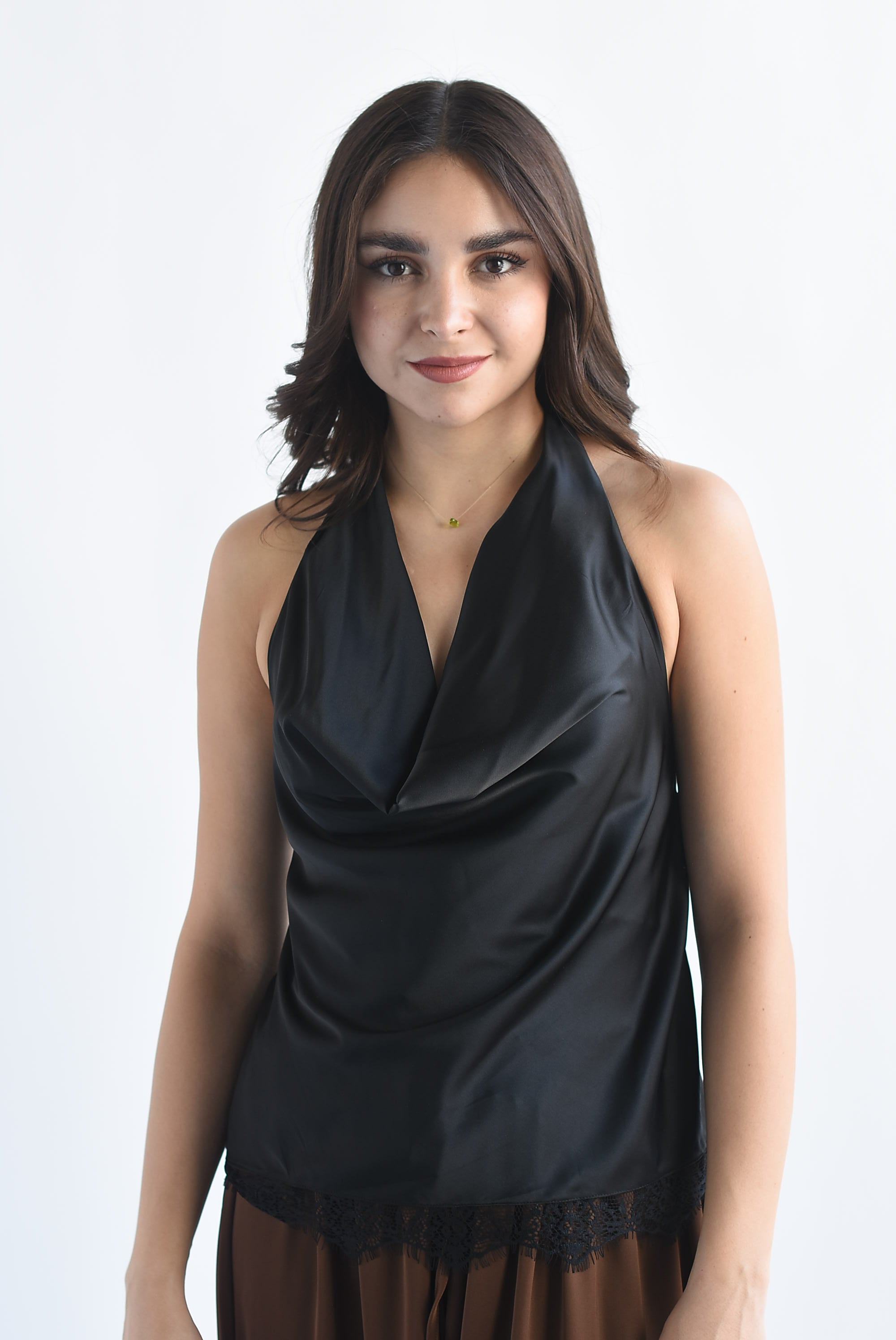 Blusa halter satín con encaje